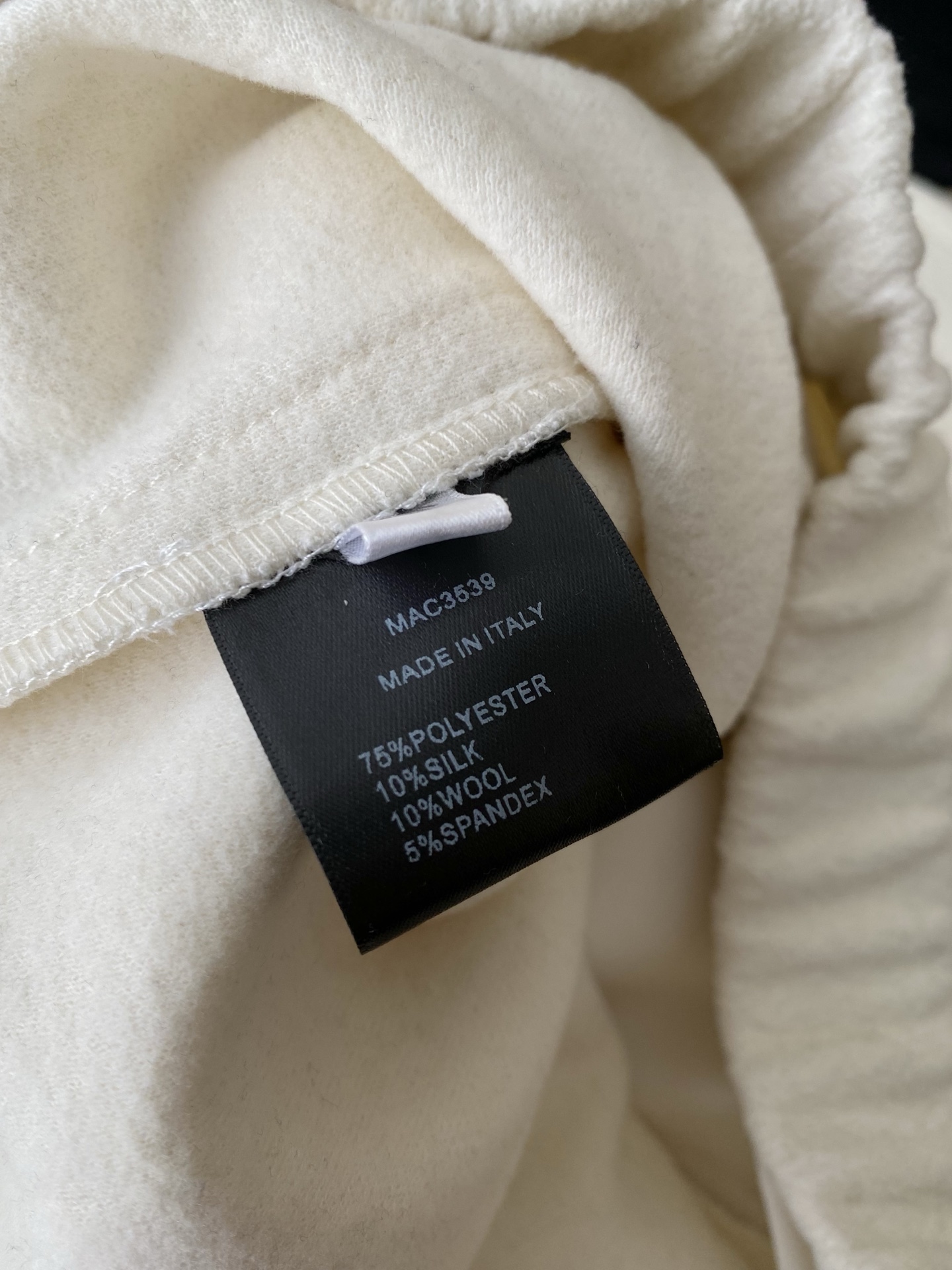 25。F秋冬 松弛慵懒阔腿休闲裤 肉眼可见的泡芙感软软糯糯 高腰阔腿版型加上松紧腰既能体现出包容性强又能