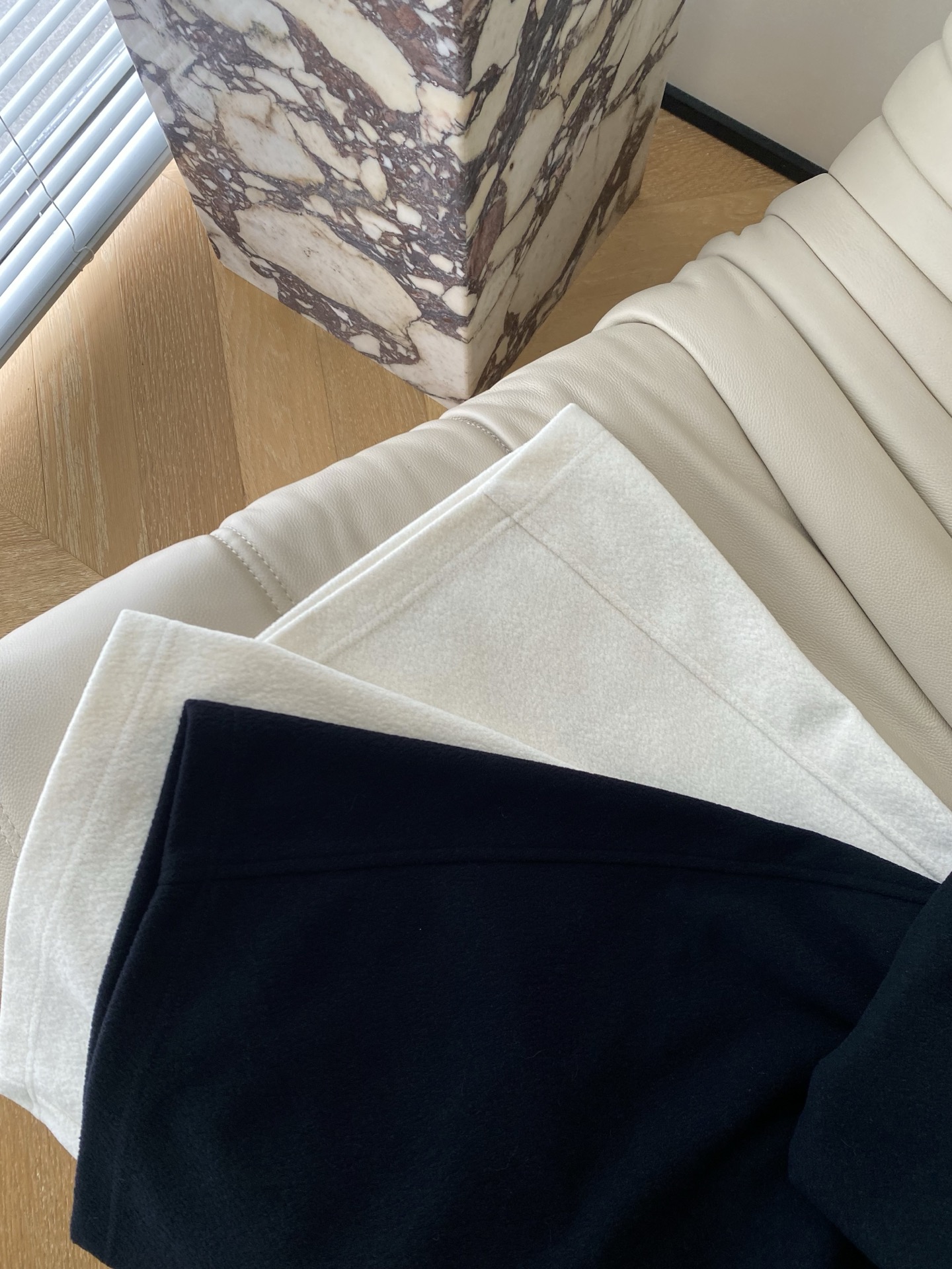 25。F秋冬 松弛慵懒阔腿休闲裤 肉眼可见的泡芙感软软糯糯 高腰阔腿版型加上松紧腰既能体现出包容性强又能