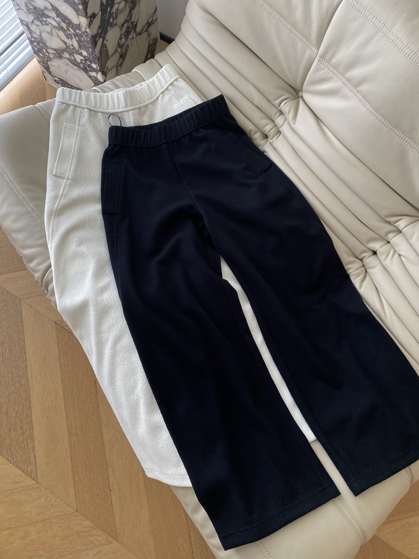 25。F秋冬 松弛慵懒阔腿休闲裤 肉眼可见的泡芙感软软糯糯 高腰阔腿版型加上松紧腰既能体现出包容性强又能