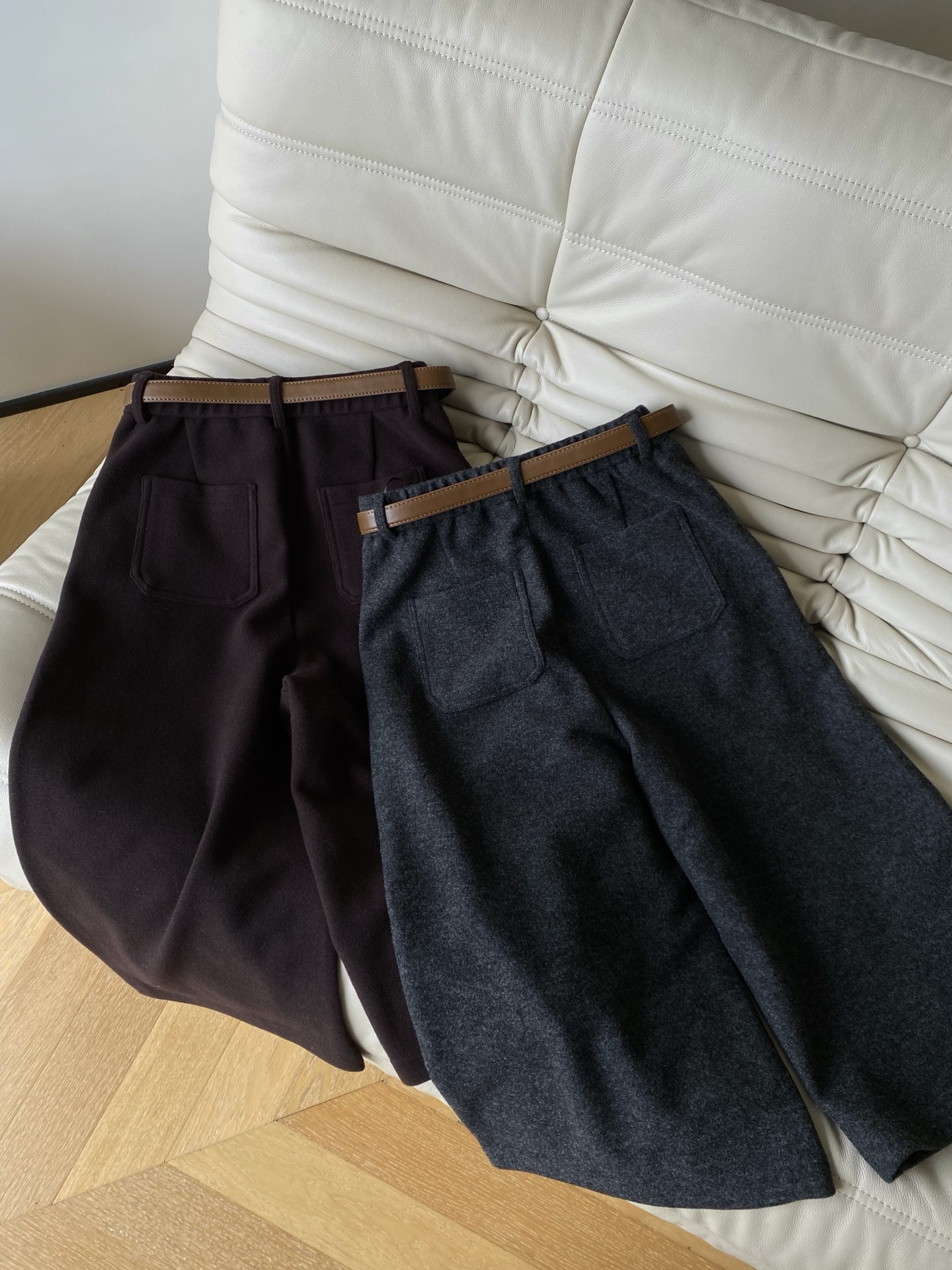 25。F秋冬 高腰休闲羊毛中裤 裤长做了五分裤 搭配中高腰设计 轻松拉长身体比 极简净版搭配皮带秒变慵懒