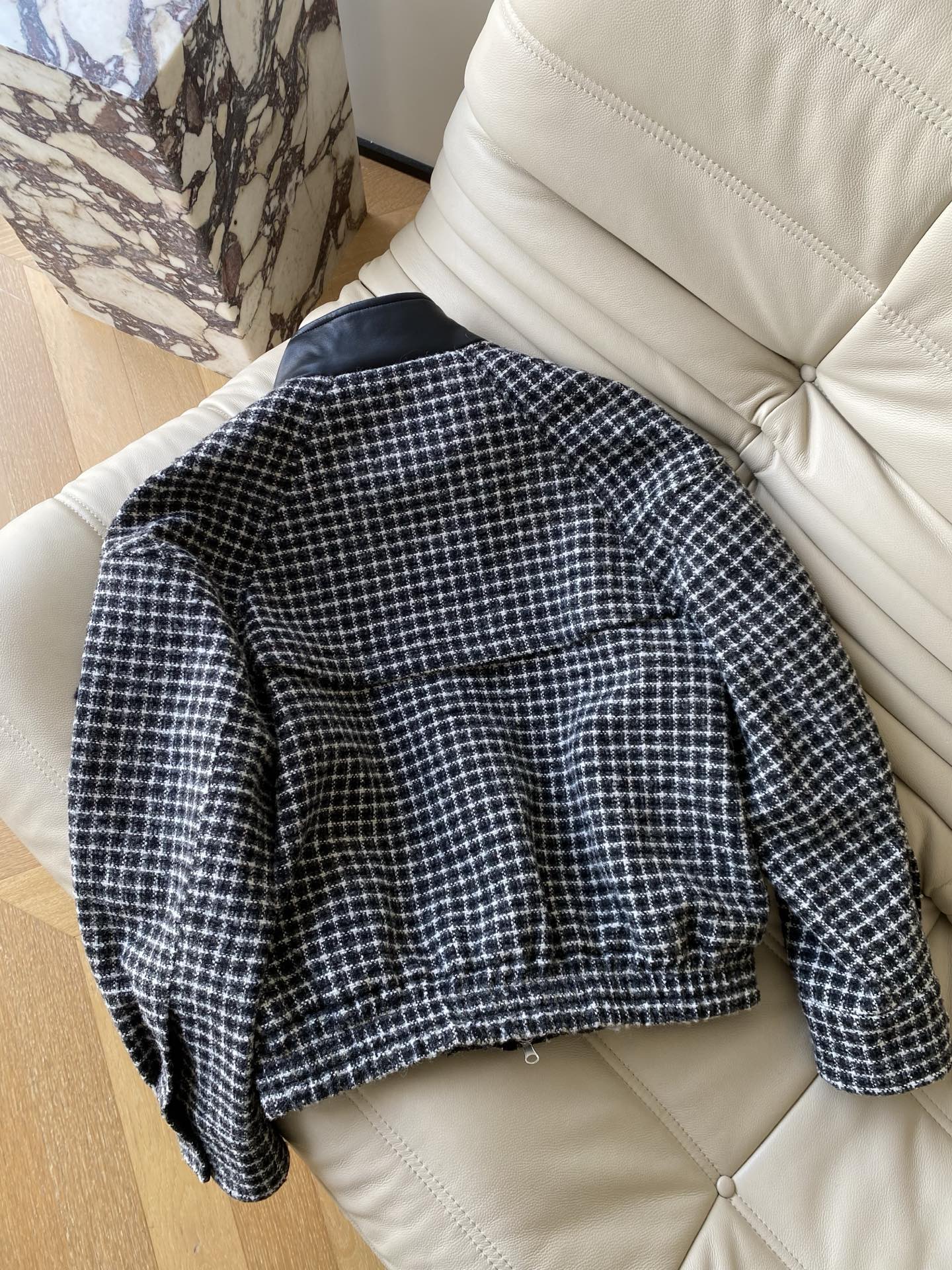 25。F秋冬 机车格子夹克 粗花呢面料自带细碎肌理感 黑白小格纹是秋冬不会出错的复古底色 立领是软乎乎的