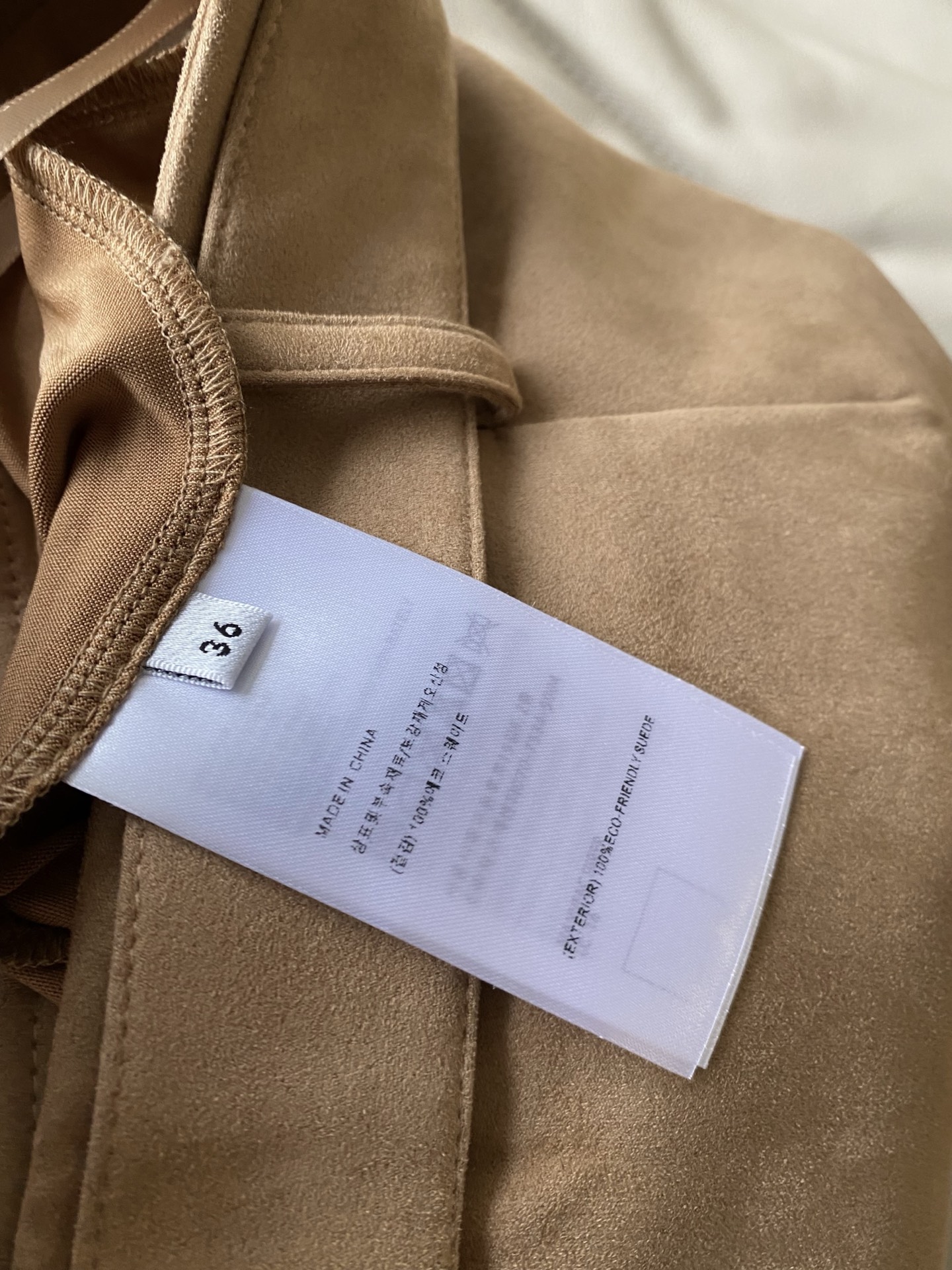 25。F秋冬 麂皮腰带半裙 自带温柔氛围感腰带设计还能悄悄藏住小肚腩 短款版型刚好露出腿最细的部分搭毛衣