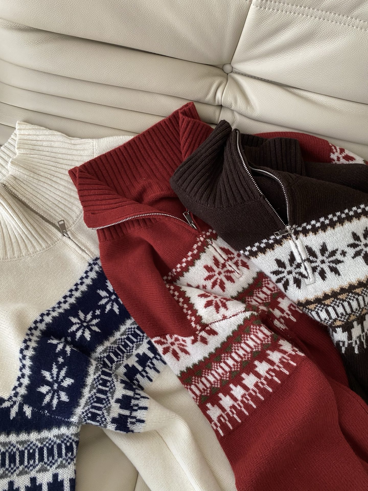 25。F秋冬 「圣诞氛围」费尔岛花纹半拉链毛衣 复古费尔岛花纹自带节日氛围感 半拉链立领设计随性又有腔调