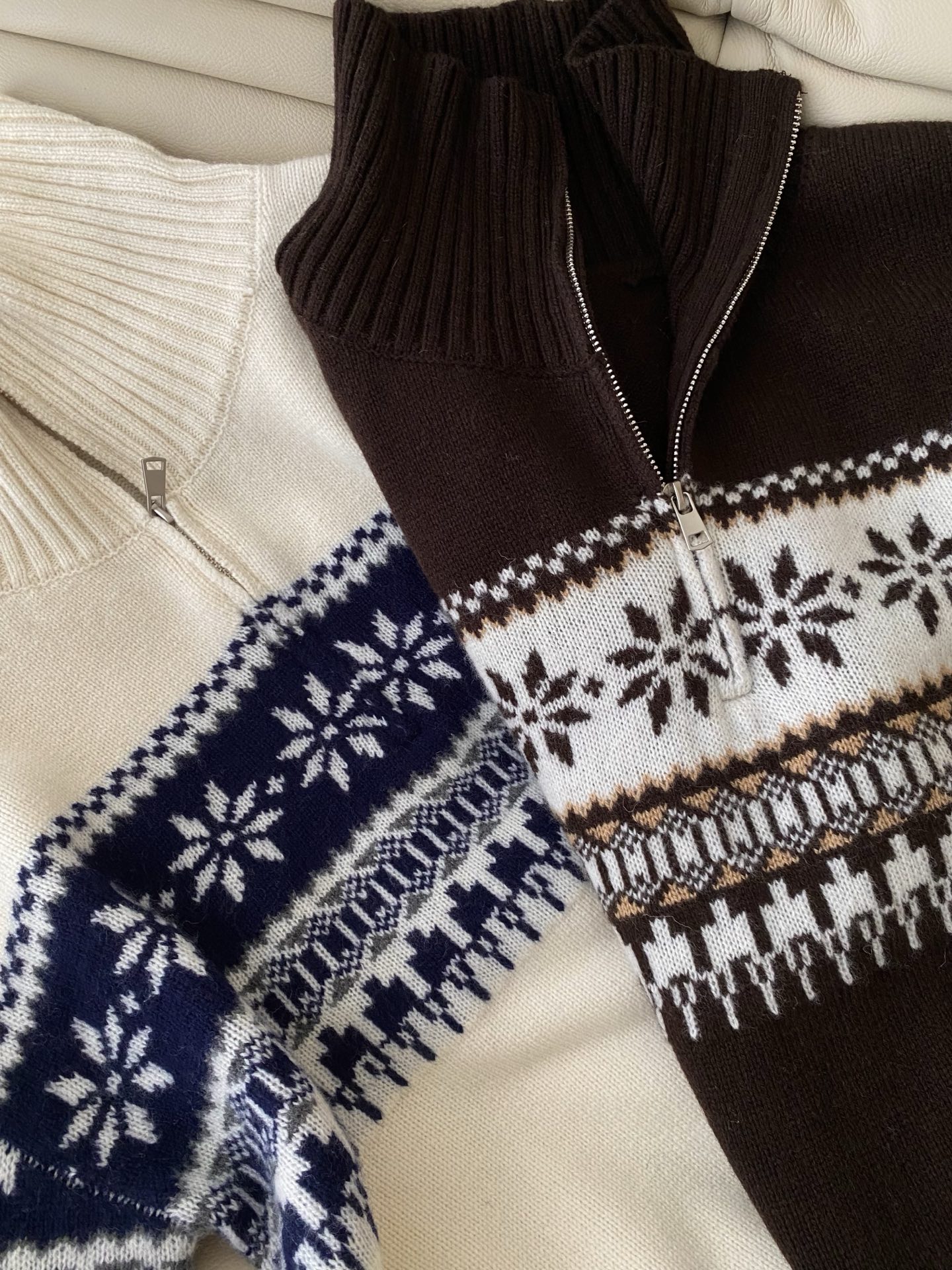25。F秋冬 「圣诞氛围」费尔岛花纹半拉链毛衣 复古费尔岛花纹自带节日氛围感 半拉链立领设计随性又有腔调