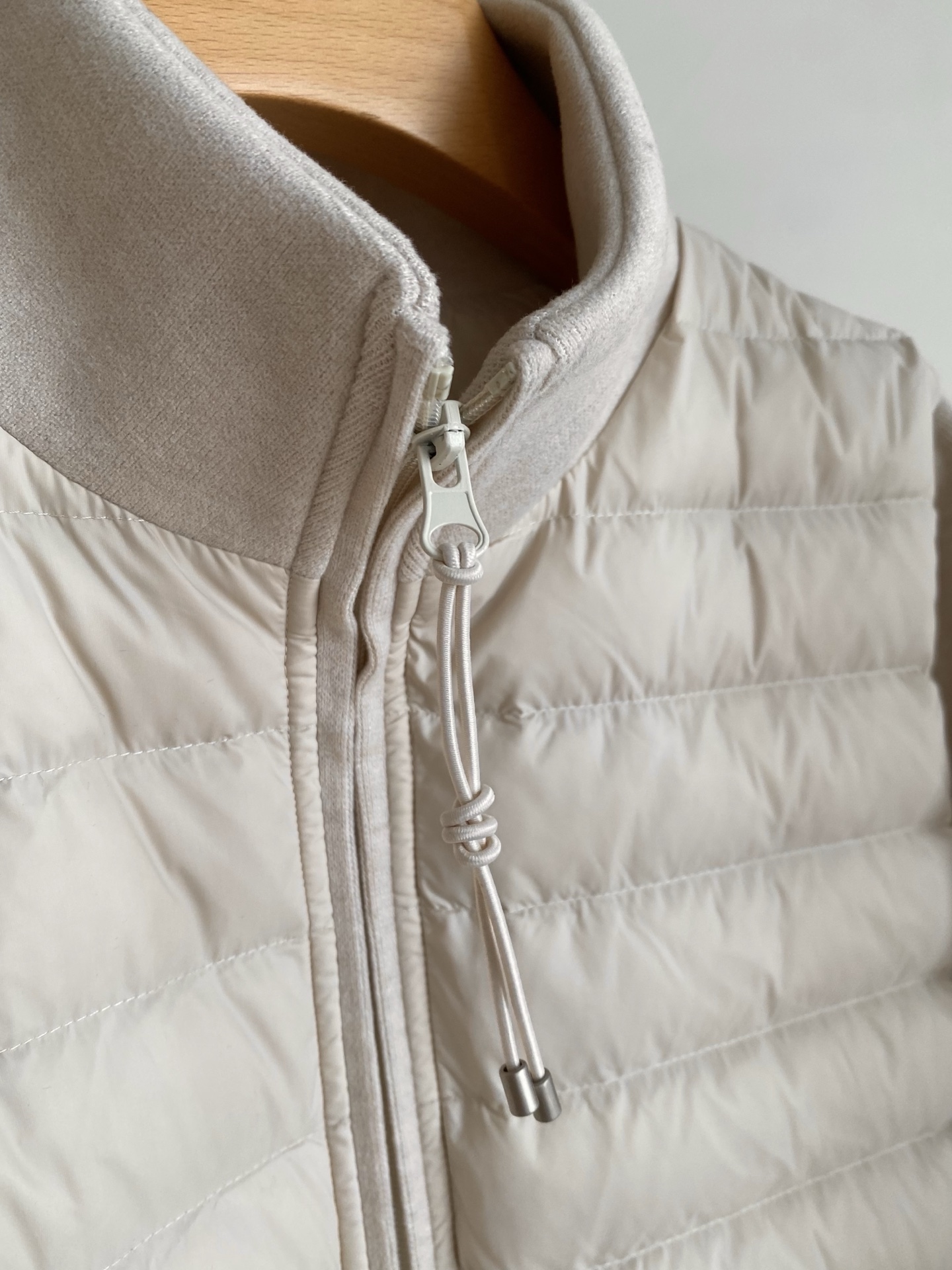 25。F秋冬 白鸭绒拼棉混纺休闲套装 秋冬刚需松弛感套装 时尚简约立领羽绒加棉混纺保暖不臃肿袖子和下摆的