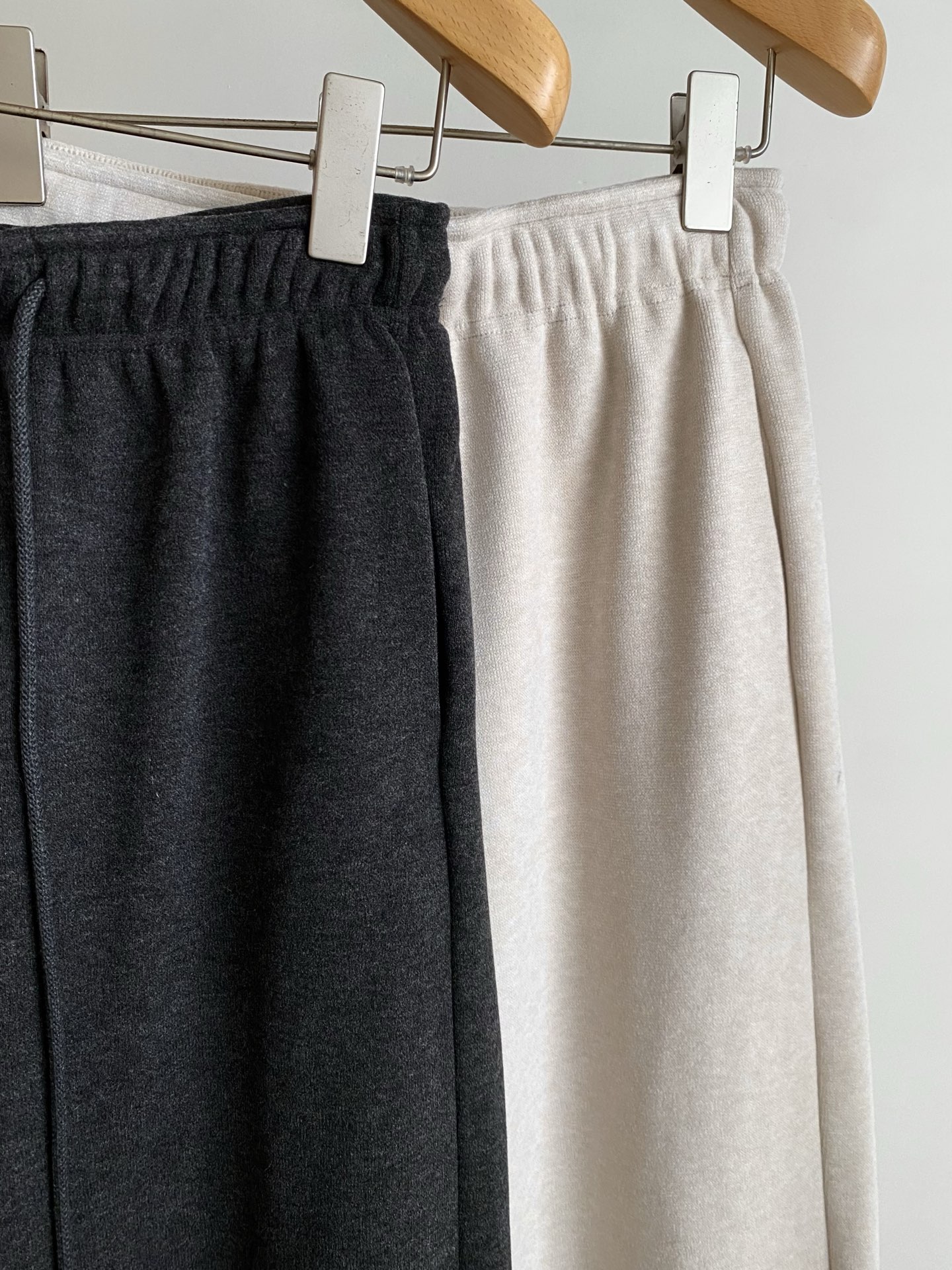 25。F秋冬 白鸭绒拼棉混纺休闲套装 秋冬刚需松弛感套装 时尚简约立领羽绒加棉混纺保暖不臃肿袖子和下摆的