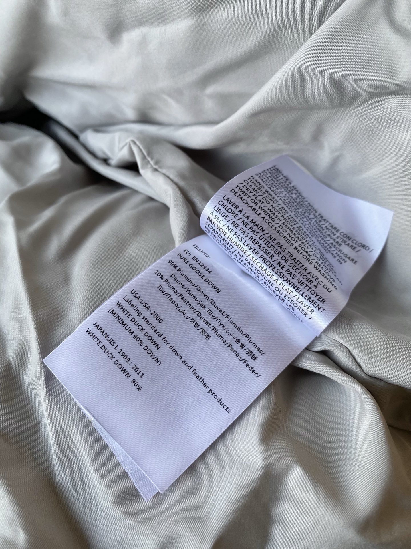 25。F秋冬 白鹅绒毛领羽绒服 奶白色行走的温柔滤镜软乎乎还显白 黑款配灰毛领是低调显贵模板 酷妹穿直接