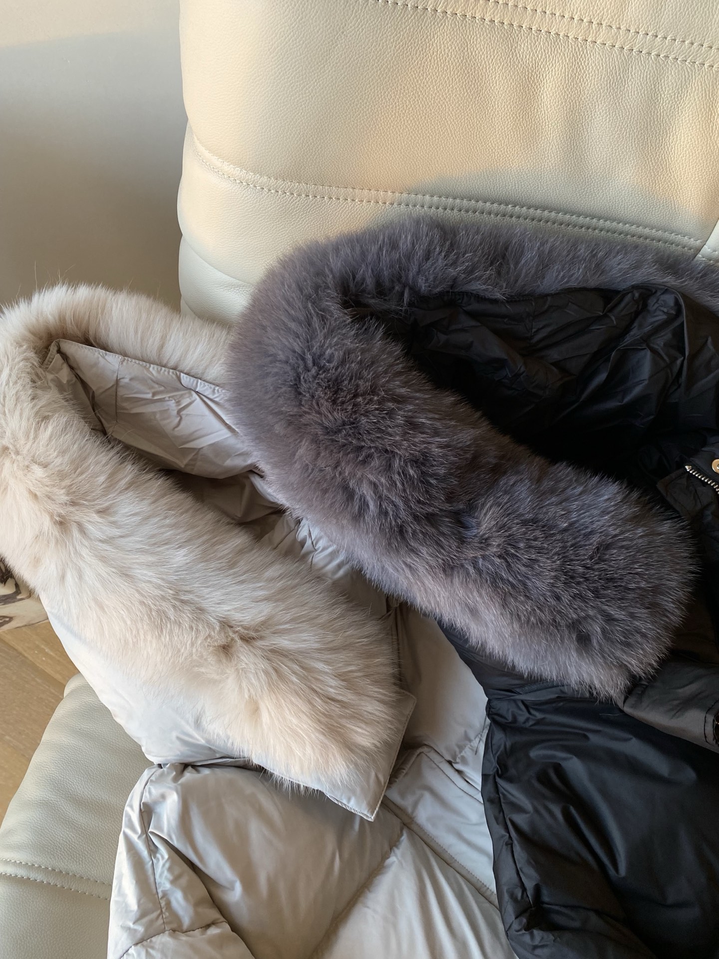 25。F秋冬 白鹅绒毛领羽绒服 奶白色行走的温柔滤镜软乎乎还显白 黑款配灰毛领是低调显贵模板 酷妹穿直接