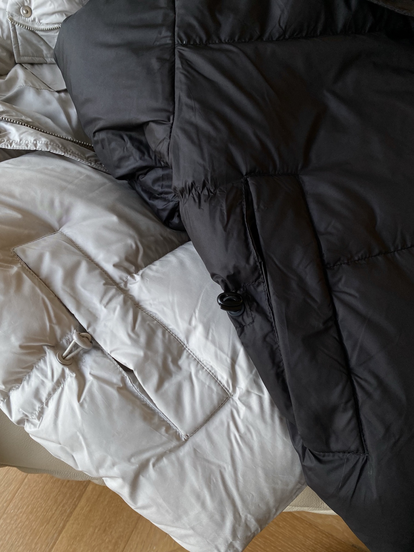 25。F秋冬 白鹅绒毛领羽绒服 奶白色行走的温柔滤镜软乎乎还显白 黑款配灰毛领是低调显贵模板 酷妹穿直接