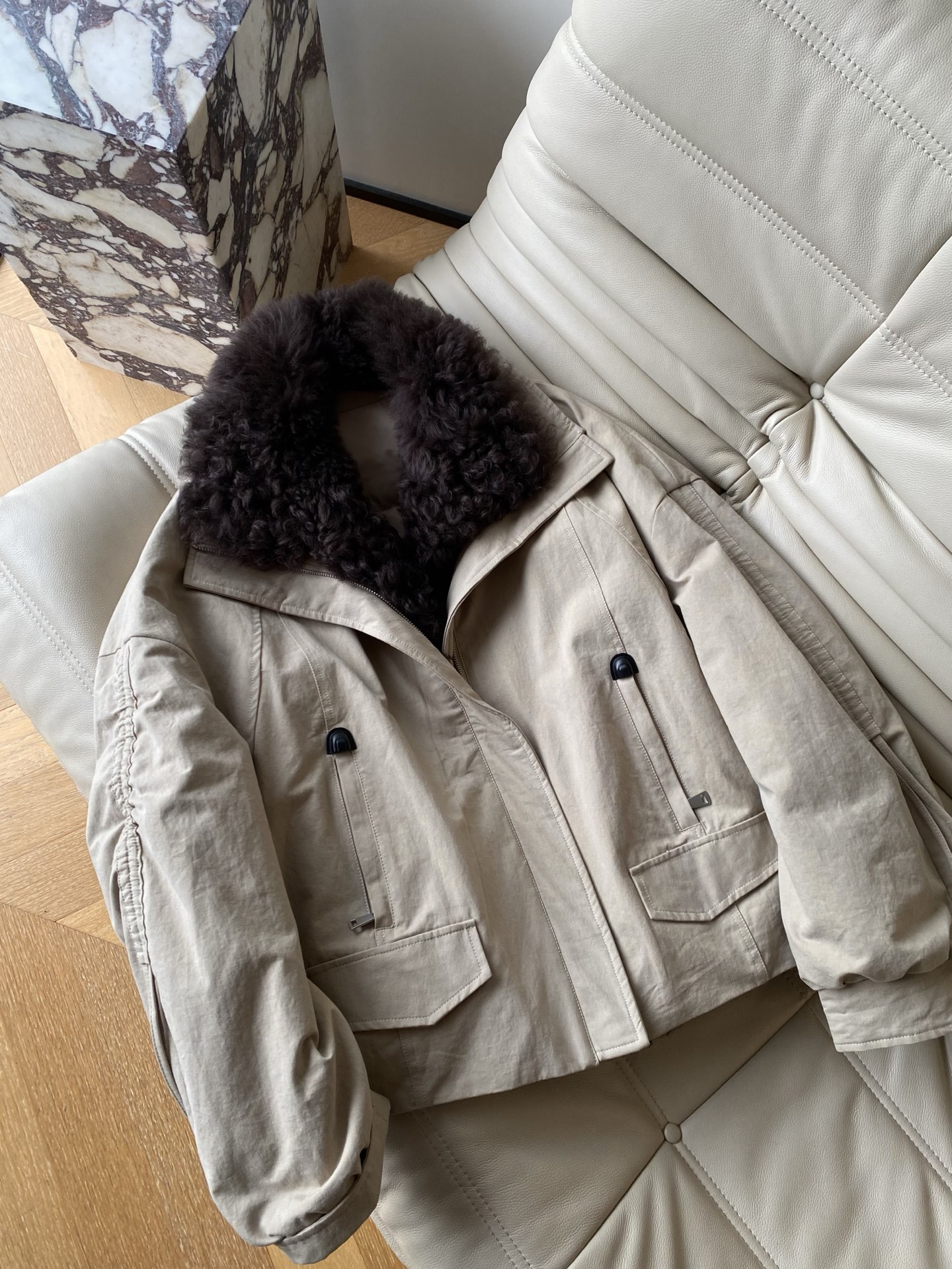 25。F秋冬 IMMI鹅绒夹克羽绒服 可拆卸毛领+轻盈90白鹅绒填充 毛领软软糯糯显贵气的同时兼具抗风性