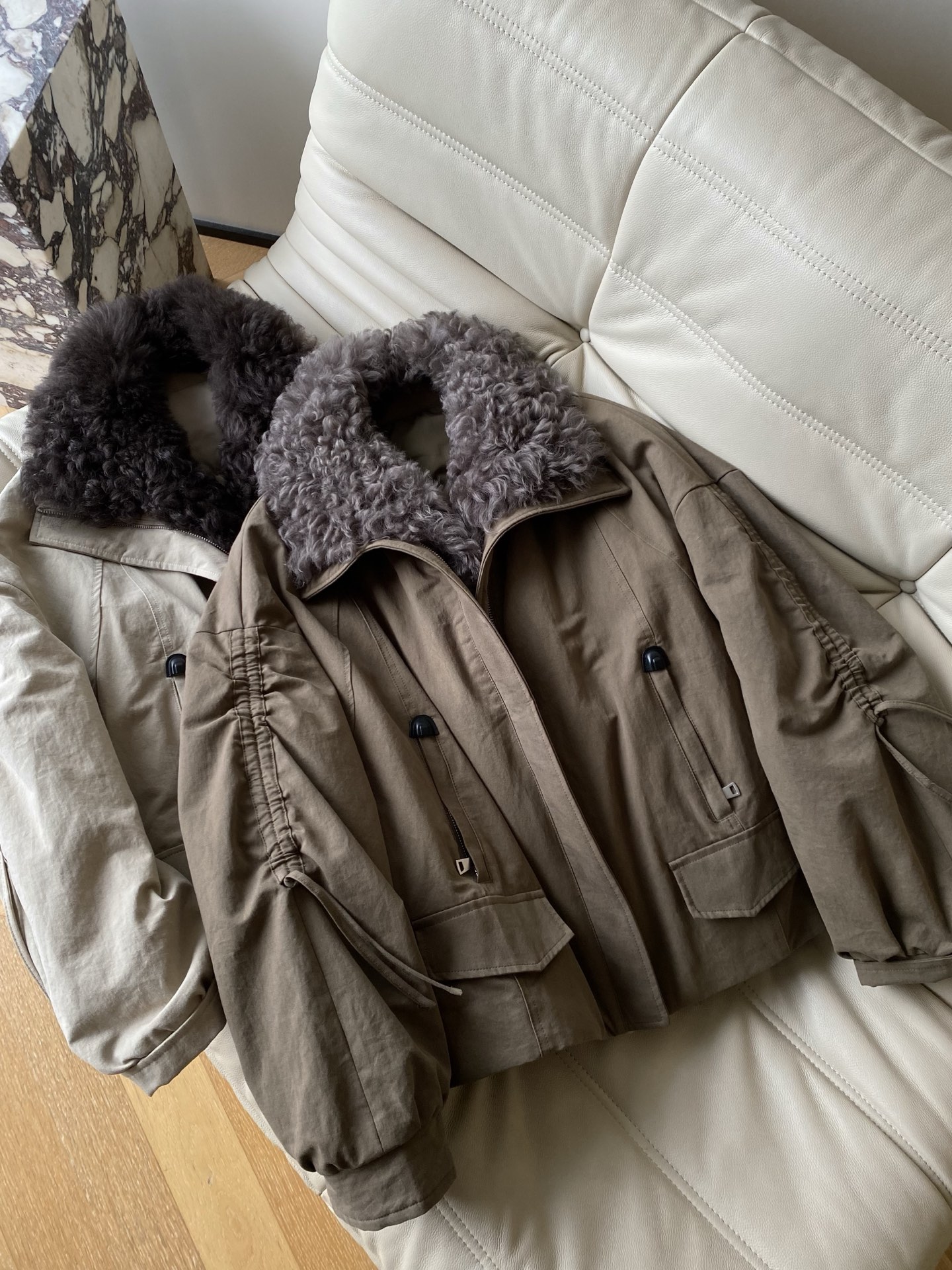 25。F秋冬 IMMI鹅绒夹克羽绒服 可拆卸毛领+轻盈90白鹅绒填充 毛领软软糯糯显贵气的同时兼具抗风性