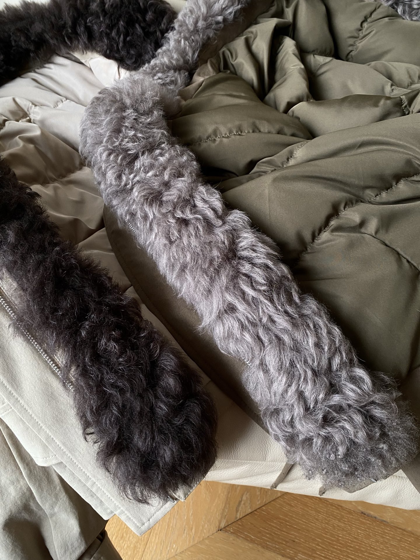 25。F秋冬 IMMI鹅绒夹克羽绒服 可拆卸毛领+轻盈90白鹅绒填充 毛领软软糯糯显贵气的同时兼具抗风性