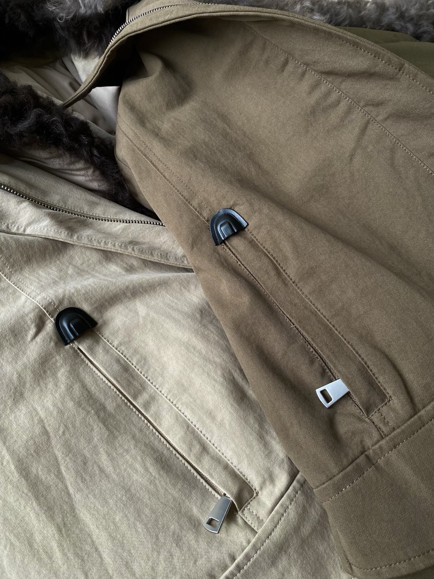 25。F秋冬 IMMI鹅绒夹克羽绒服 可拆卸毛领+轻盈90白鹅绒填充 毛领软软糯糯显贵气的同时兼具抗风性