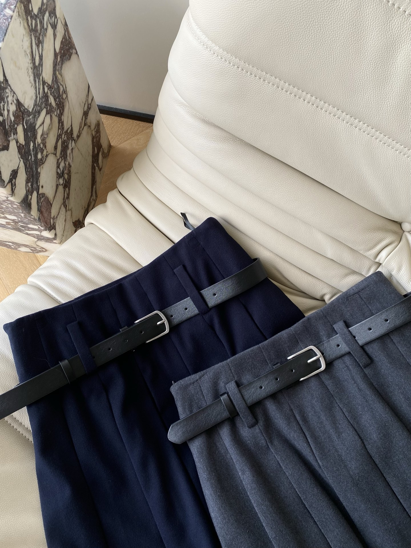 25。F秋冬 韩系学院风百褶羊毛半裙 极致细腻的羊毛面料结合精致剪裁的褶皱组合而成的半裙版型设计更为妥帖