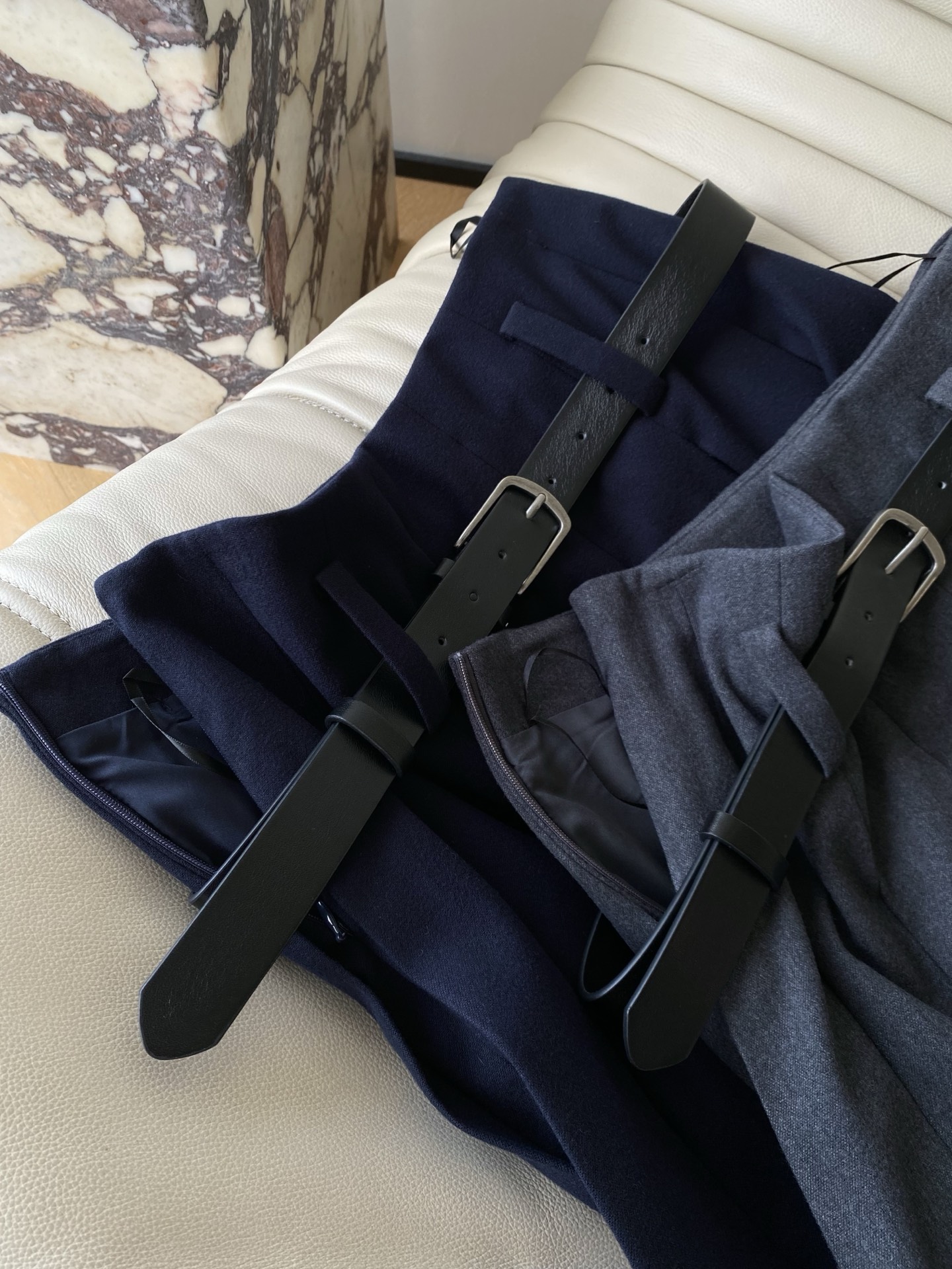 25。F秋冬 韩系学院风百褶羊毛半裙 极致细腻的羊毛面料结合精致剪裁的褶皱组合而成的半裙版型设计更为妥帖