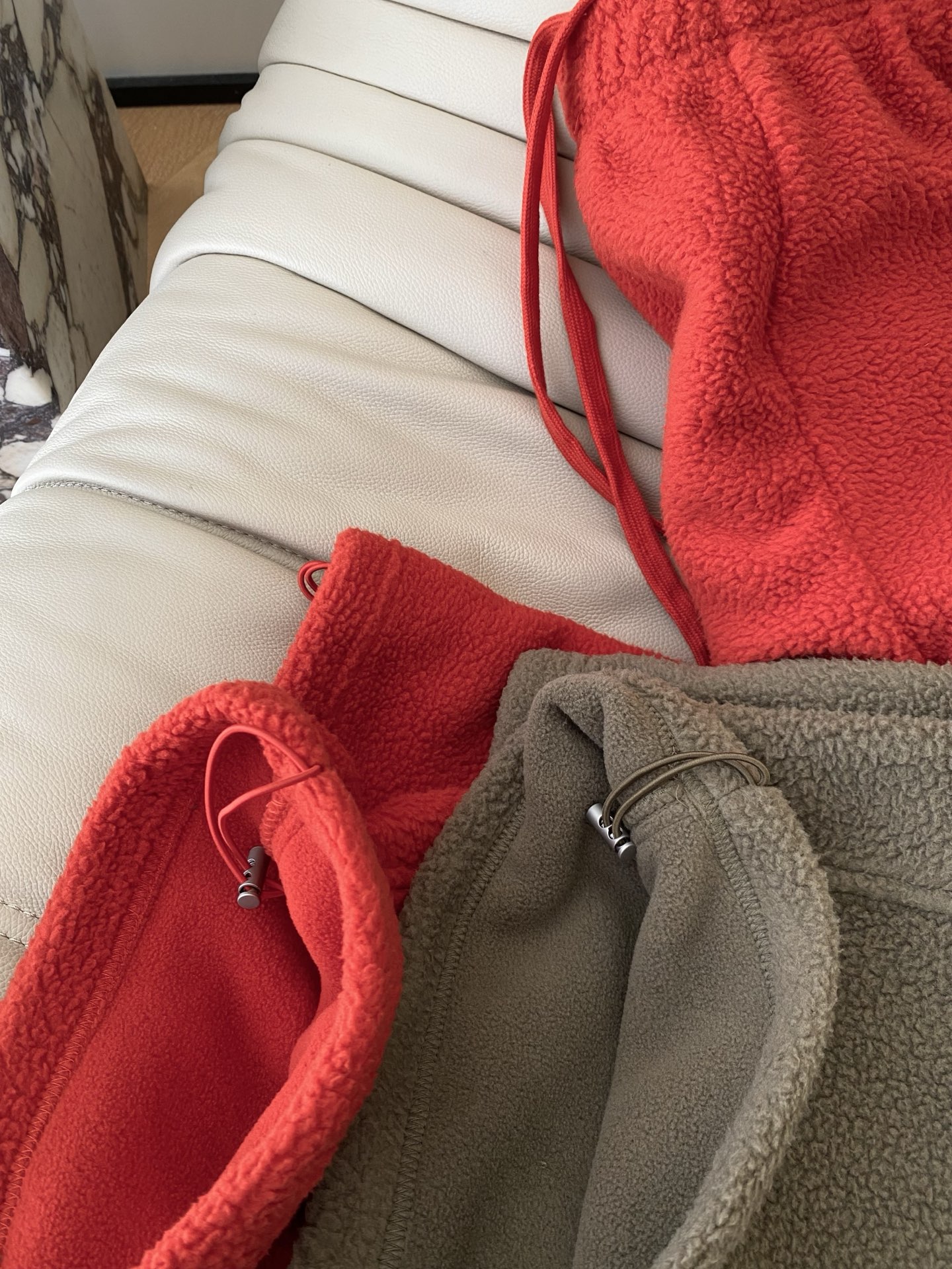 25。F秋冬 松弛感摇粒绒糖果裤 不用费心的宅家松弛感 自带暖色调氛围感 抓绒的纹理是细密的小圈层加上舒