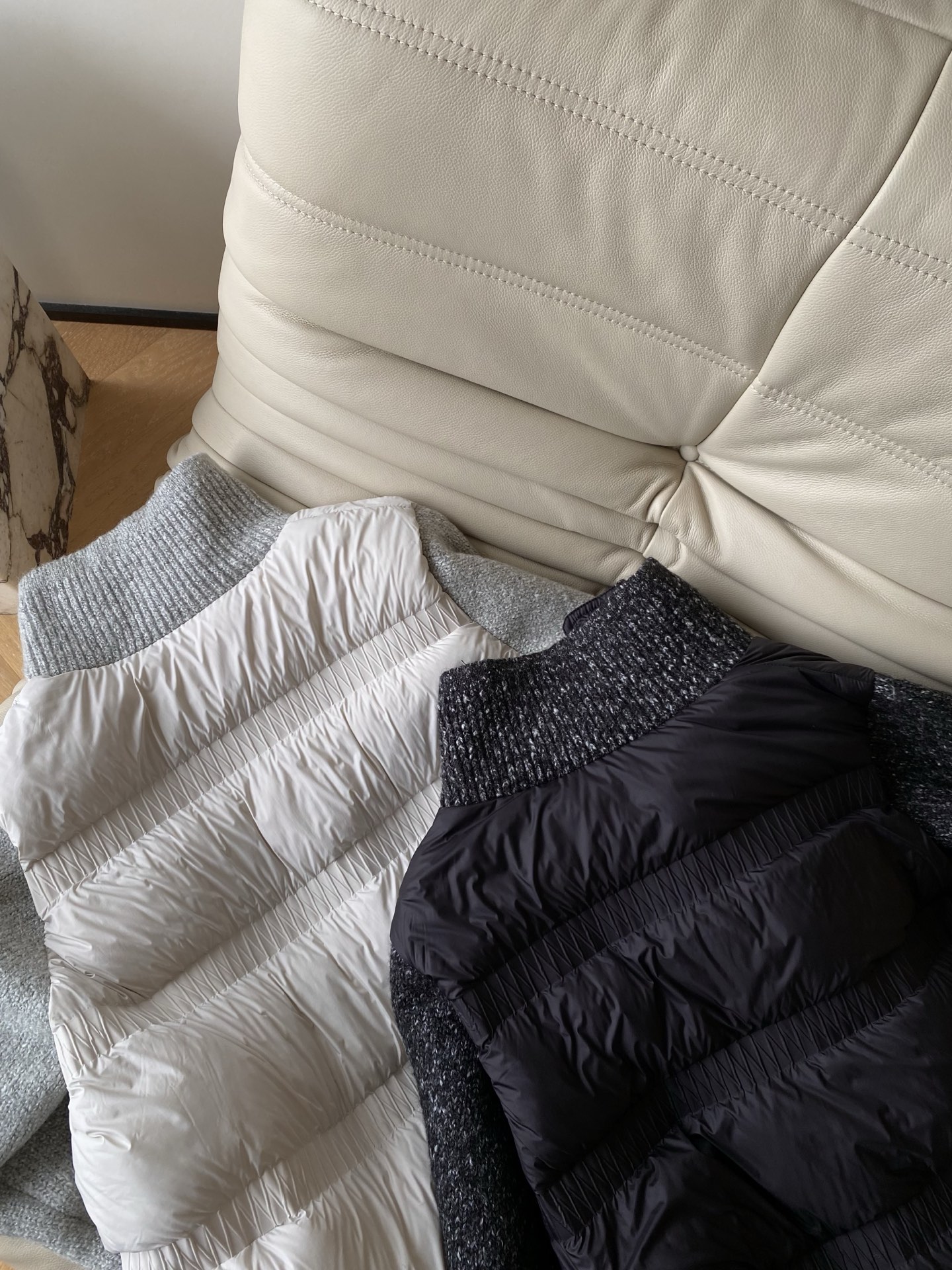 25。F秋冬 韩系氛围感羊毛拼接羽绒服 内里含90绒子含量白鸭绒 整体简约大方大身压绒设计简单独特 手袖