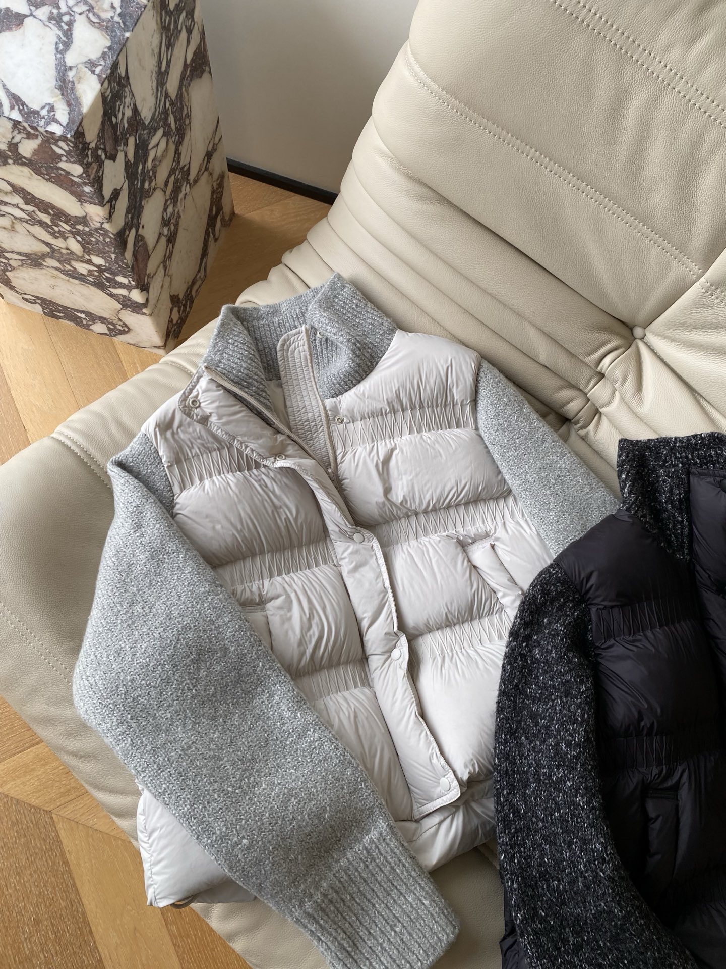 25。F秋冬 韩系氛围感羊毛拼接羽绒服 内里含90绒子含量白鸭绒 整体简约大方大身压绒设计简单独特 手袖