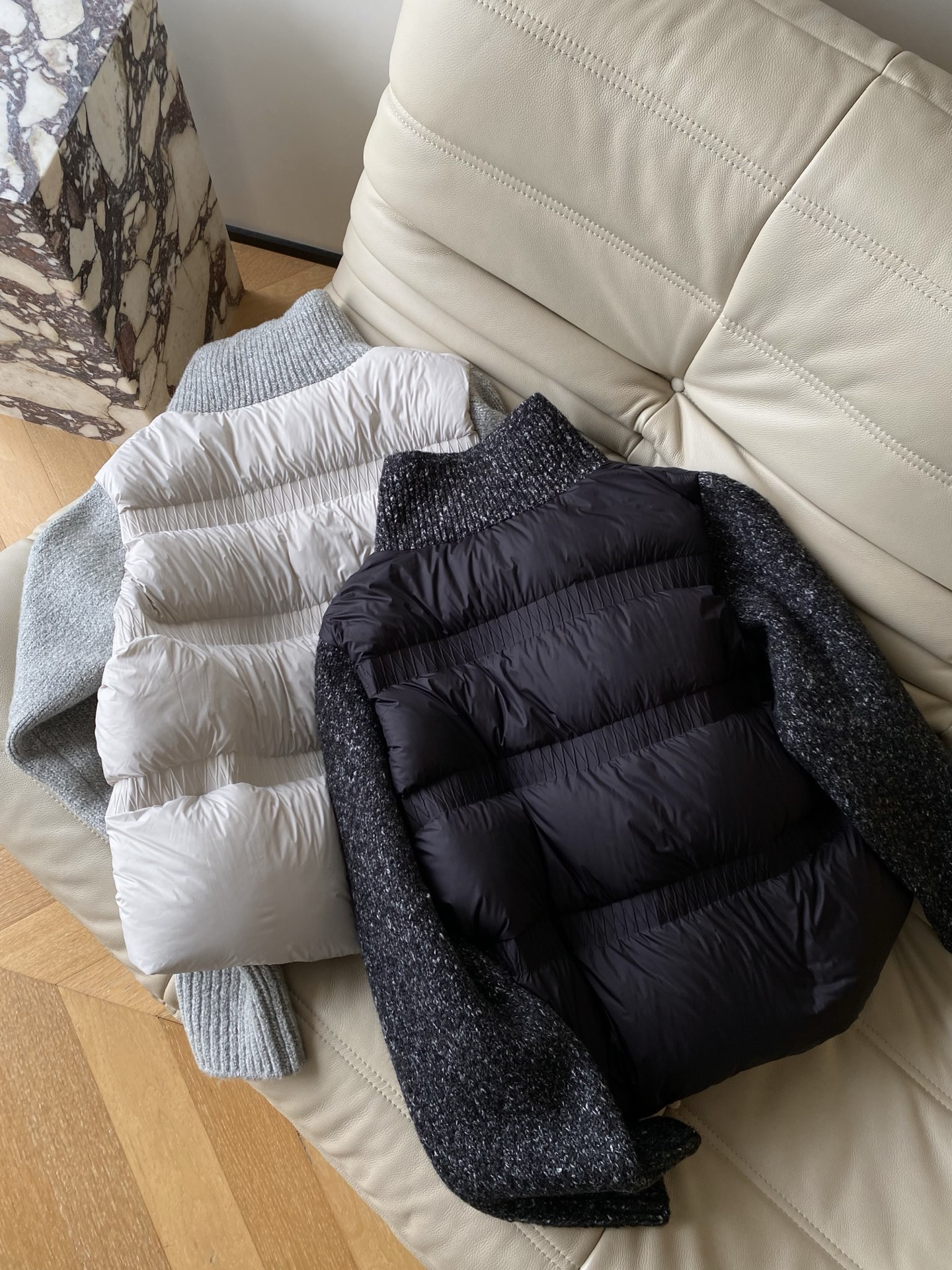 25。F秋冬 韩系氛围感羊毛拼接羽绒服 内里含90绒子含量白鸭绒 整体简约大方大身压绒设计简单独特 手袖