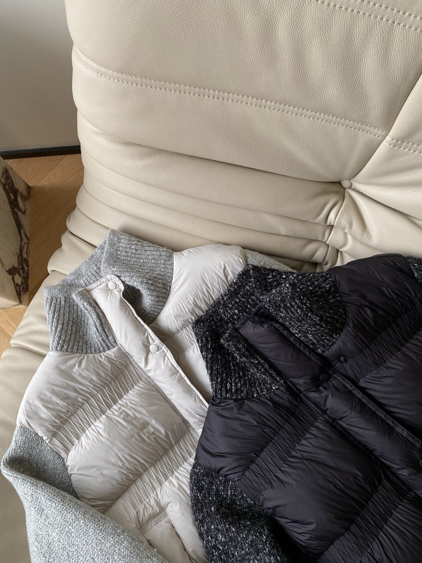 25。F秋冬 韩系氛围感羊毛拼接羽绒服 内里含90绒子含量白鸭绒 整体简约大方大身压绒设计简单独特 手袖