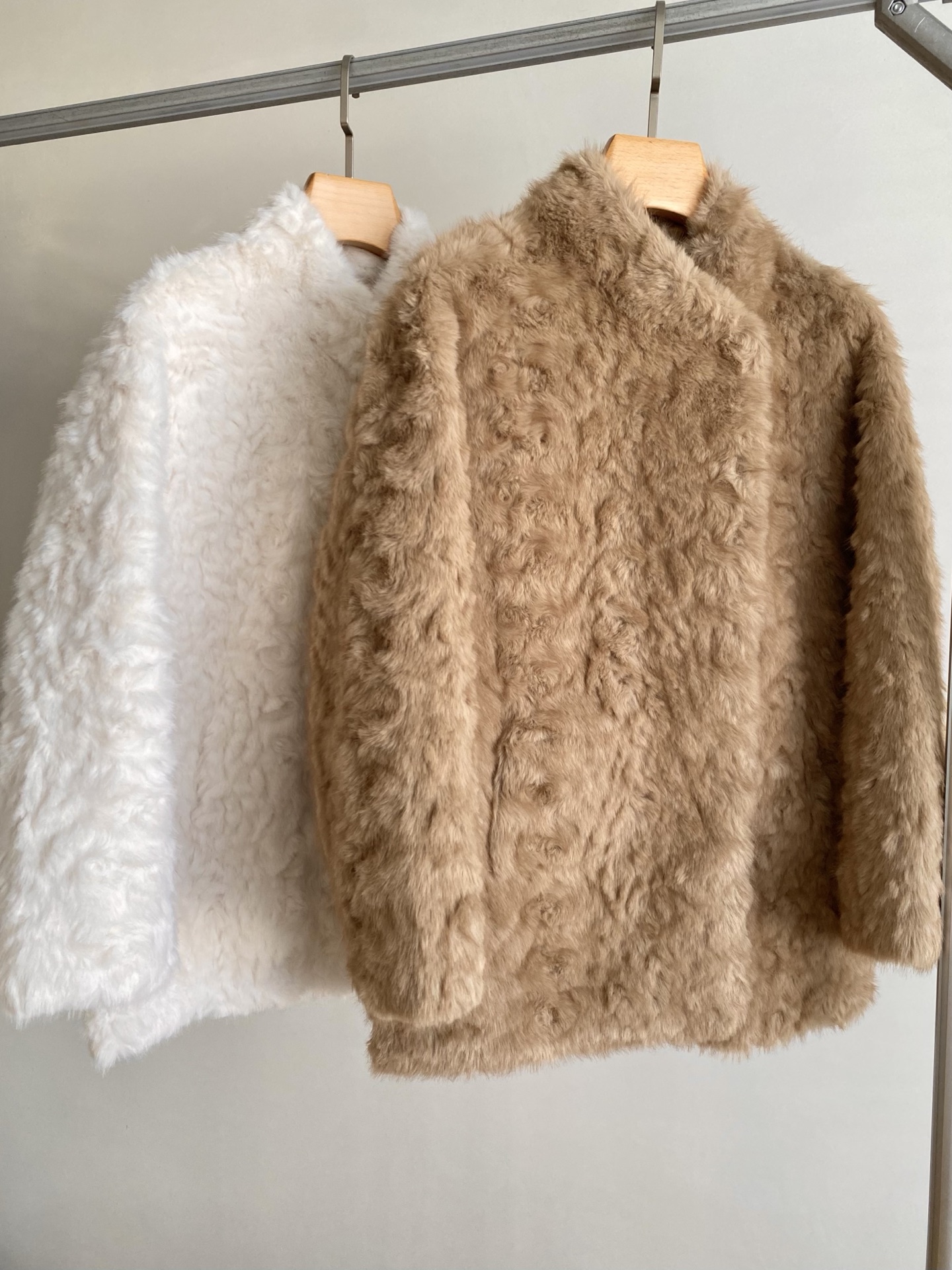 Elegant Faux Fur Coat with Asymmetrical Closure – Warm & Stylish Outerwear