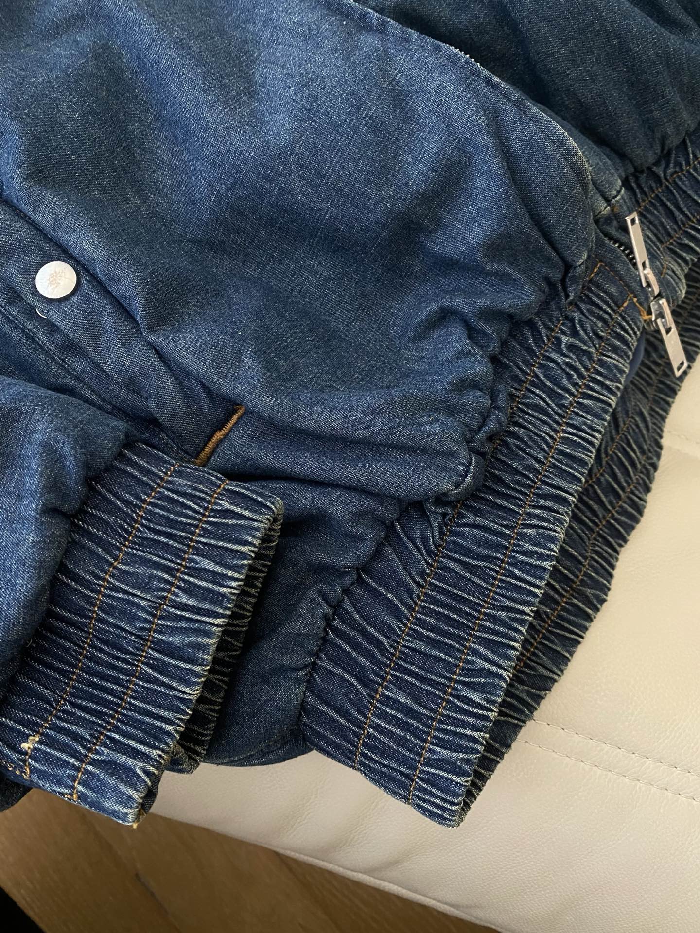 25。F秋冬 IMMI复古牛仔毛领外套 拥有秋冬仪式感的一件外套肉眼可见的高级牛仔洗水质感 搭配蓬松的毛