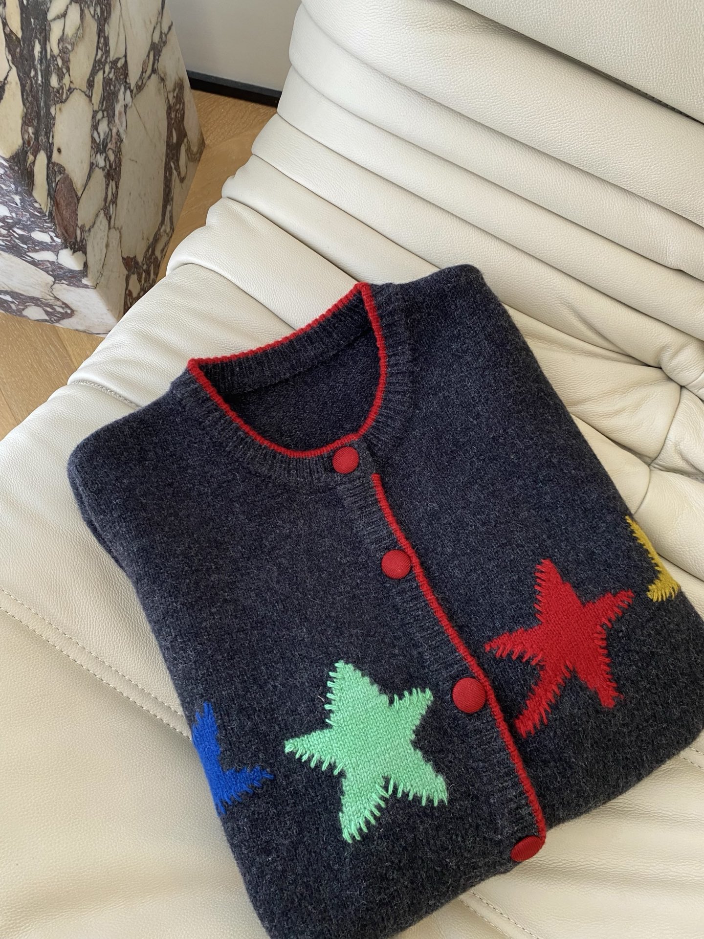 25。F秋冬 复古俏皮星星羊毛开衫 软糯糯彩色糖果五角开衫 品质甄选手感柔软的羊毛针织面料 富有细腻的肌