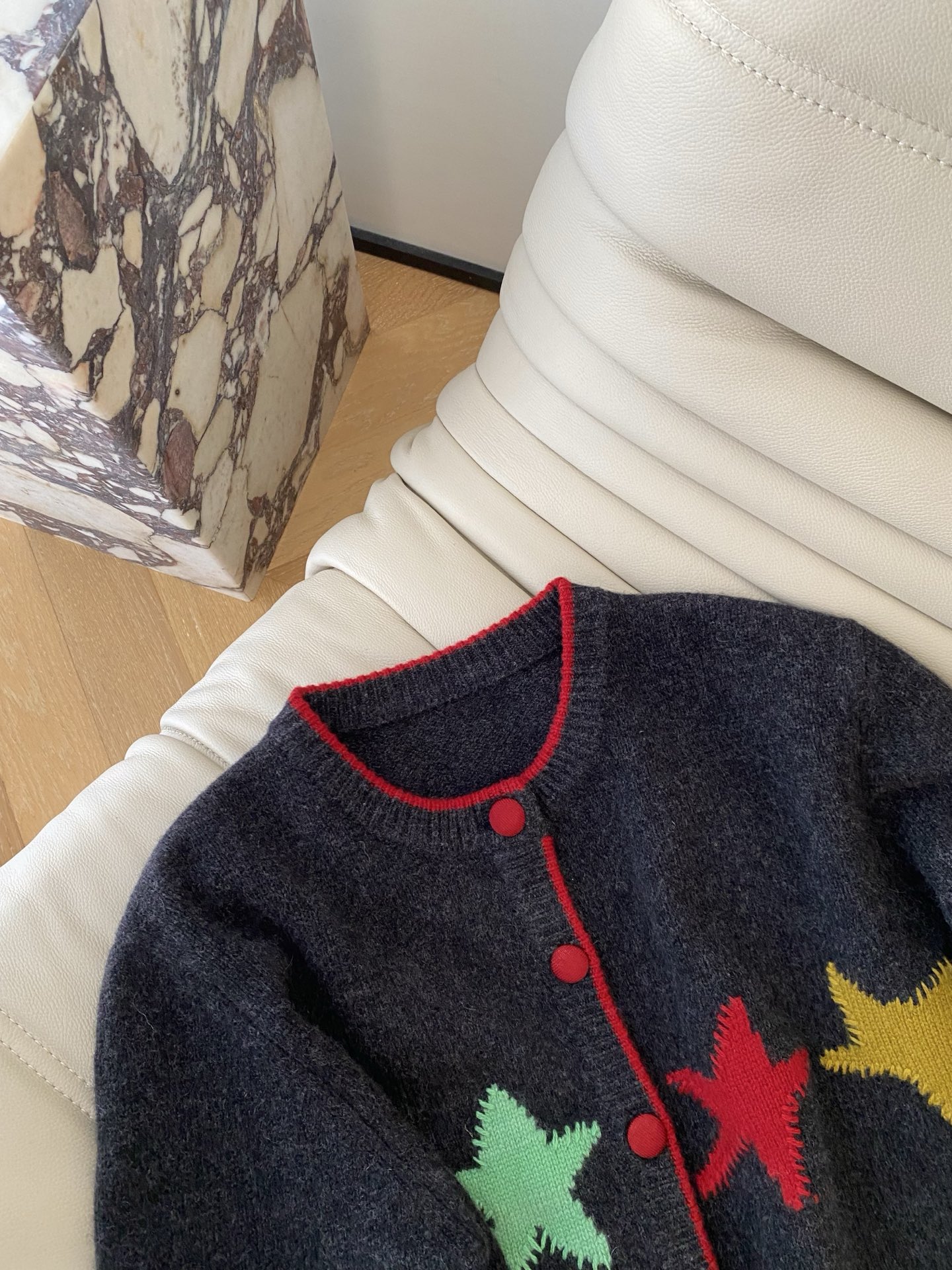 25。F秋冬 复古俏皮星星羊毛开衫 软糯糯彩色糖果五角开衫 品质甄选手感柔软的羊毛针织面料 富有细腻的肌