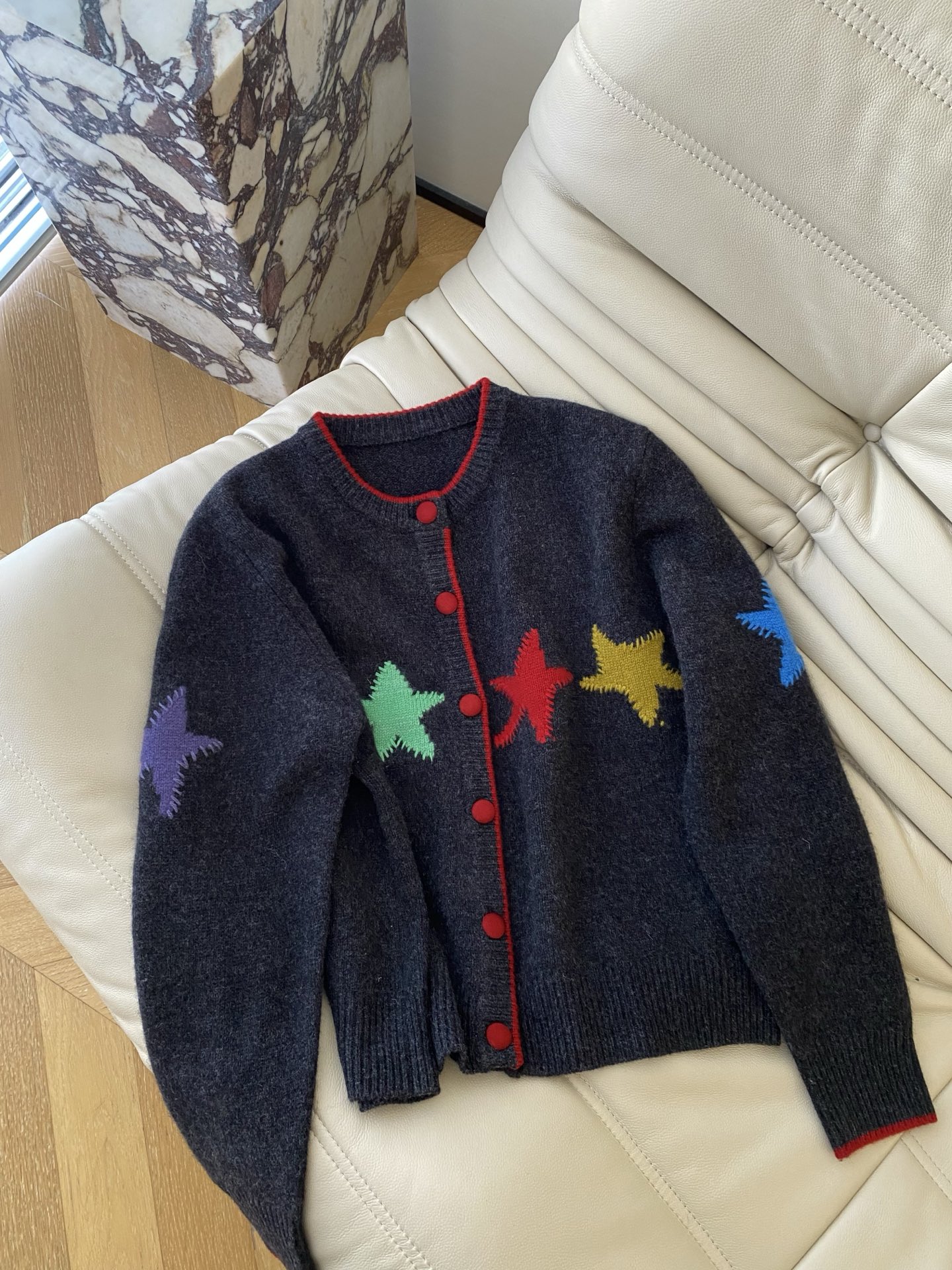 25。F秋冬 复古俏皮星星羊毛开衫 软糯糯彩色糖果五角开衫 品质甄选手感柔软的羊毛针织面料 富有细腻的肌