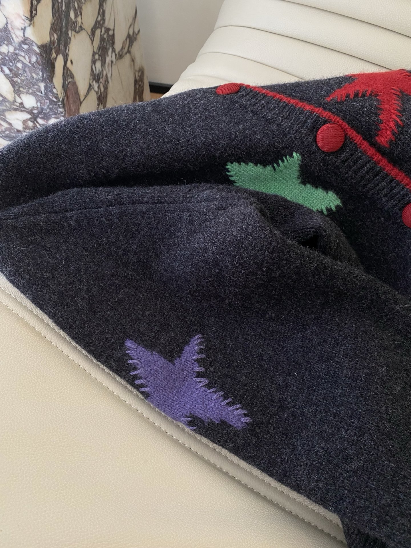 25。F秋冬 复古俏皮星星羊毛开衫 软糯糯彩色糖果五角开衫 品质甄选手感柔软的羊毛针织面料 富有细腻的肌