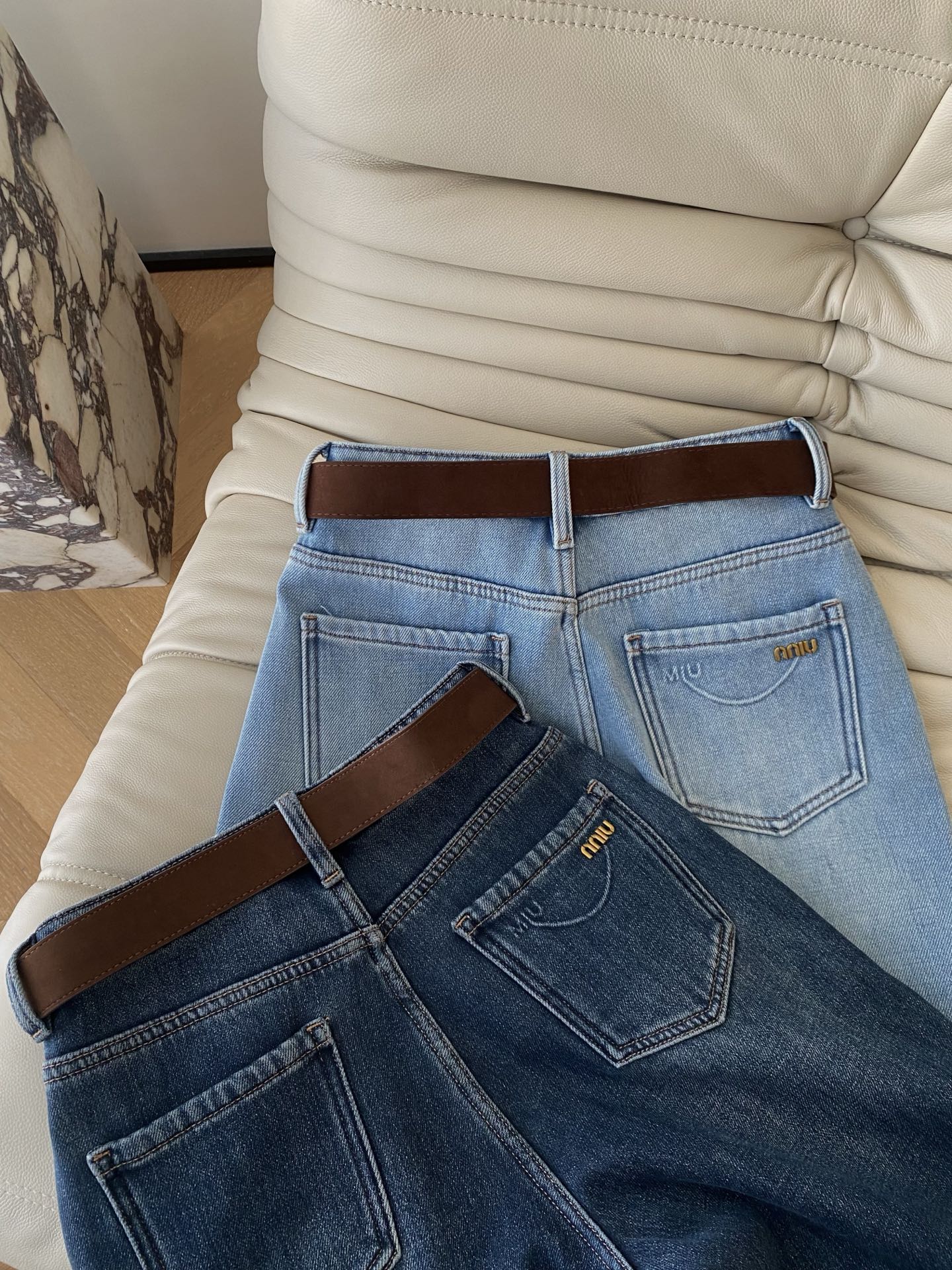 25。F秋冬 Miu系通勤加绒牛仔裤 自带高级的洗水色外加做旧工艺颜色饱和度低不挑人内里加绒带磨毛质感 