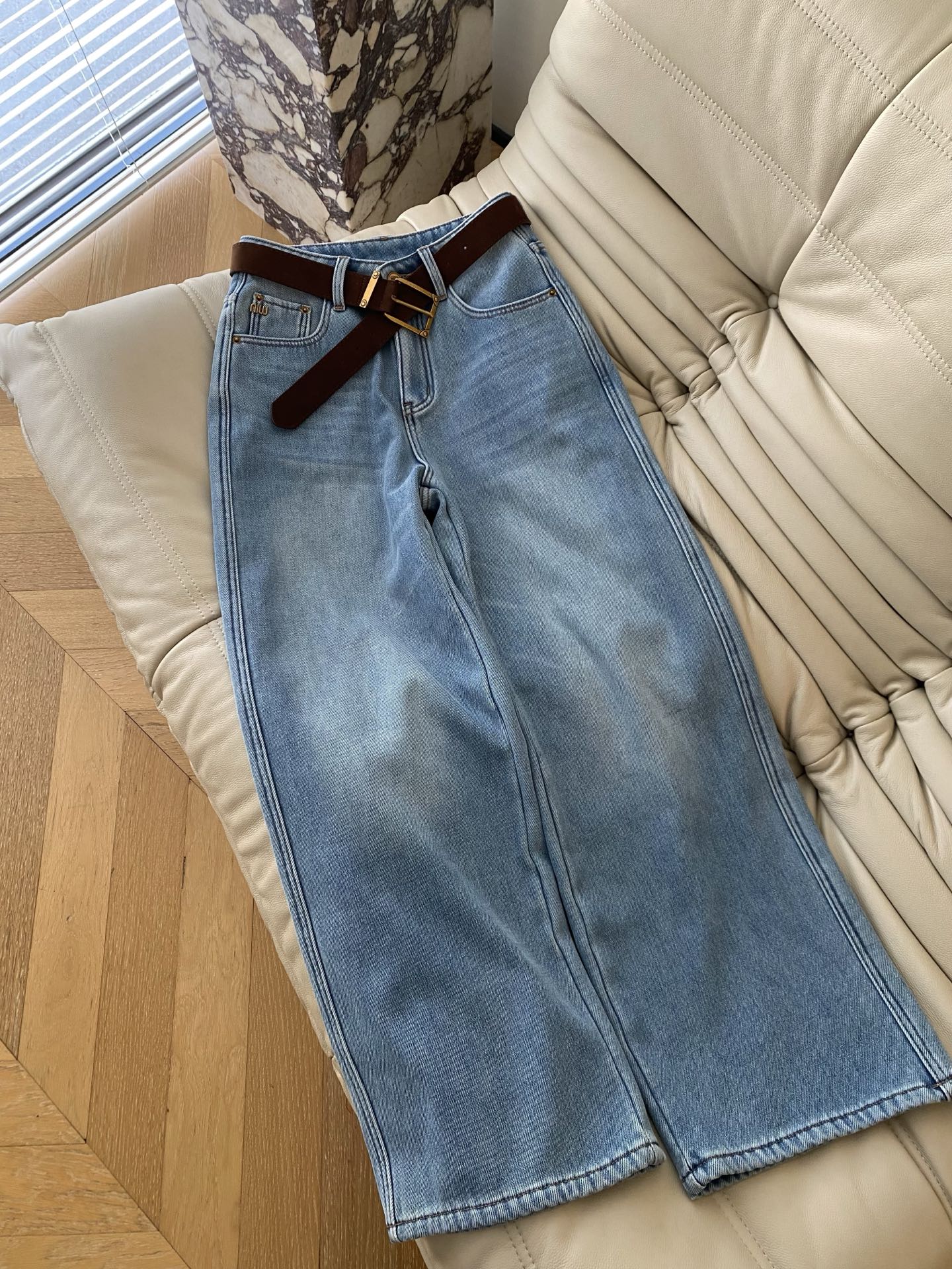 25。F秋冬 Miu系通勤加绒牛仔裤 自带高级的洗水色外加做旧工艺颜色饱和度低不挑人内里加绒带磨毛质感 