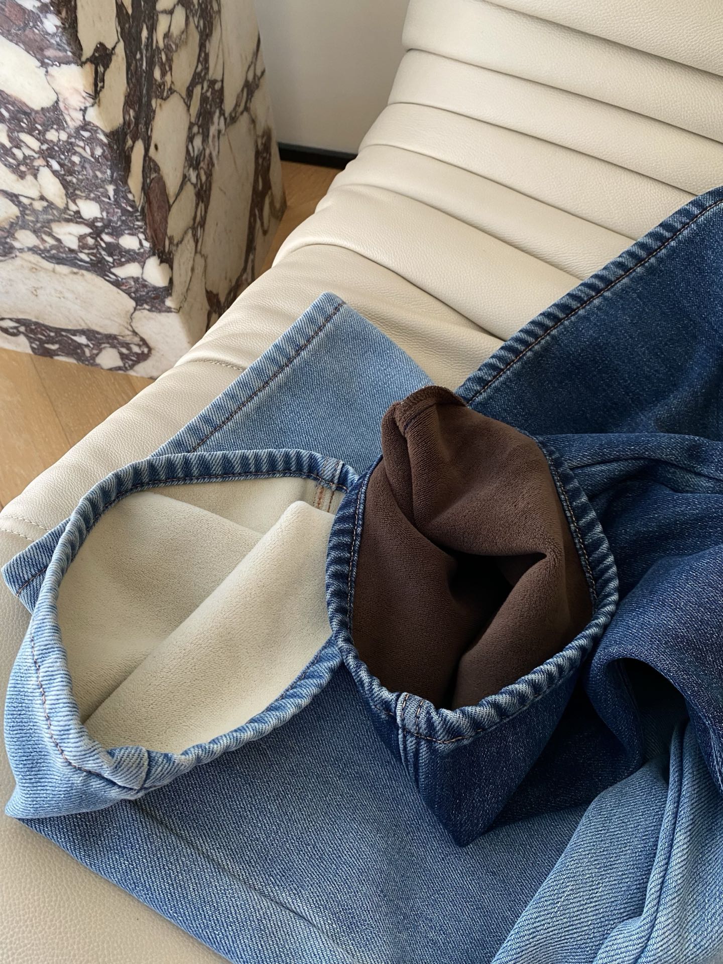 25。F秋冬 Miu系通勤加绒牛仔裤 自带高级的洗水色外加做旧工艺颜色饱和度低不挑人内里加绒带磨毛质感 