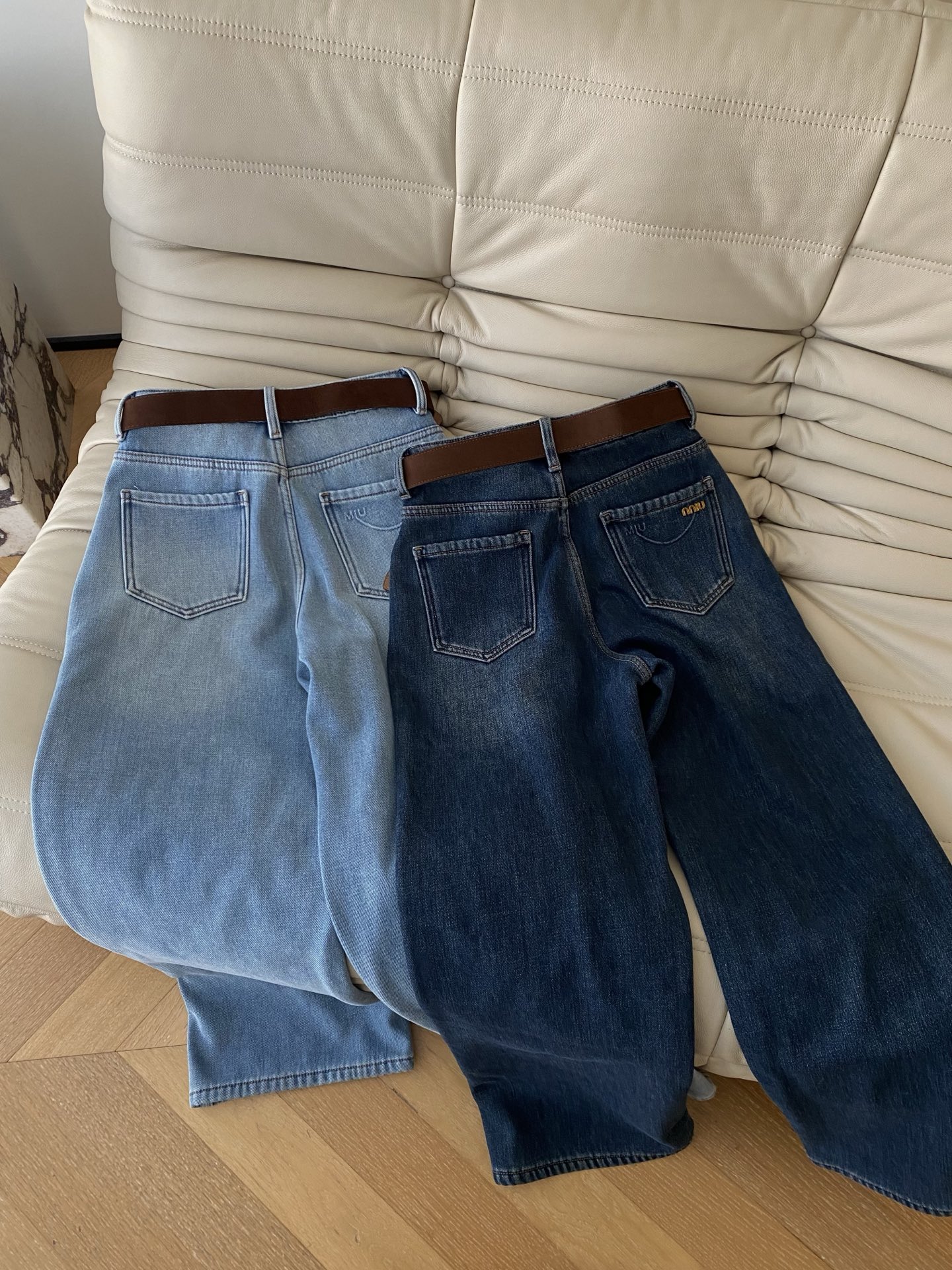 25。F秋冬 Miu系通勤加绒牛仔裤 自带高级的洗水色外加做旧工艺颜色饱和度低不挑人内里加绒带磨毛质感 