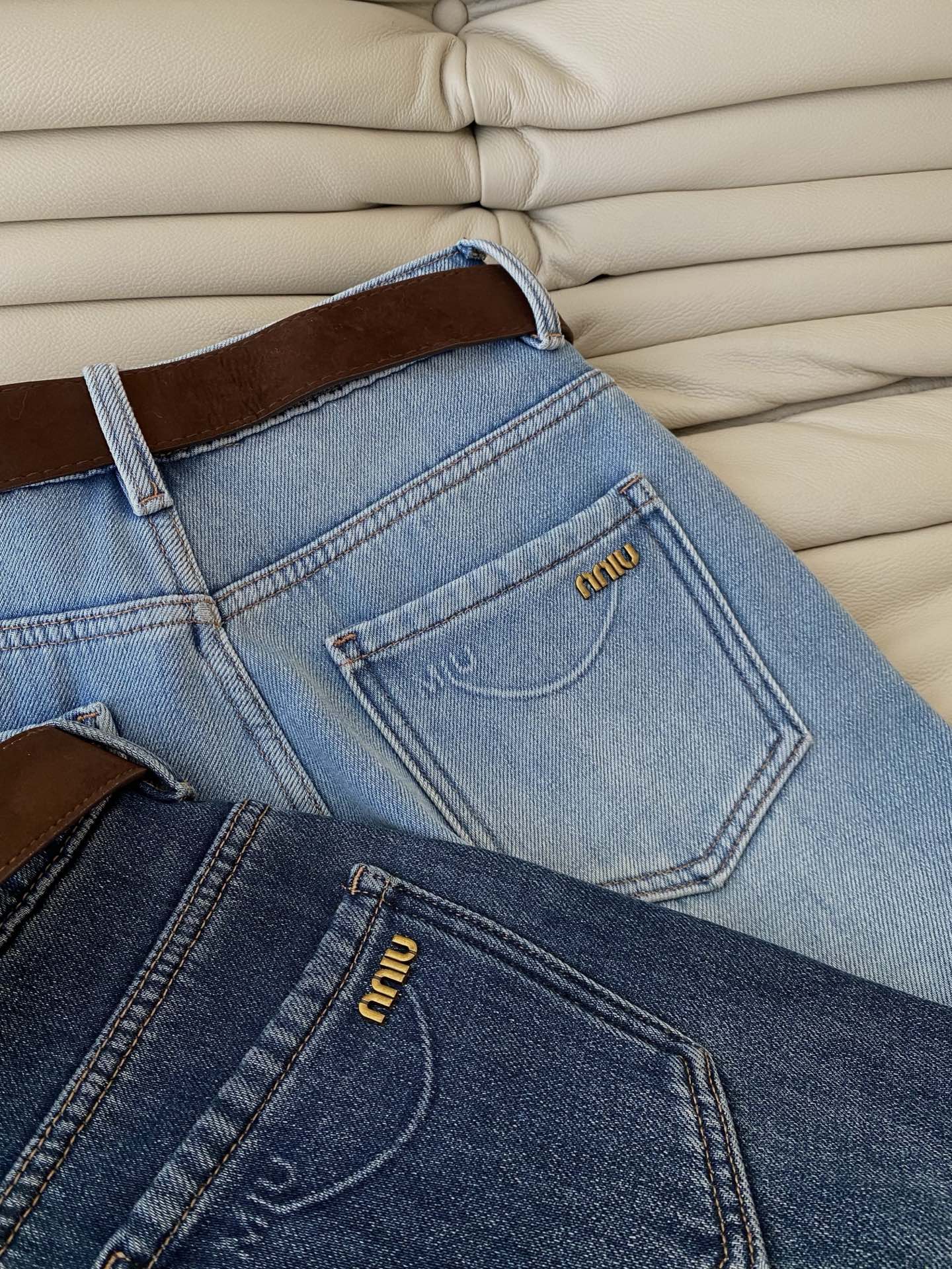 25。F秋冬 Miu系通勤加绒牛仔裤 自带高级的洗水色外加做旧工艺颜色饱和度低不挑人内里加绒带磨毛质感 