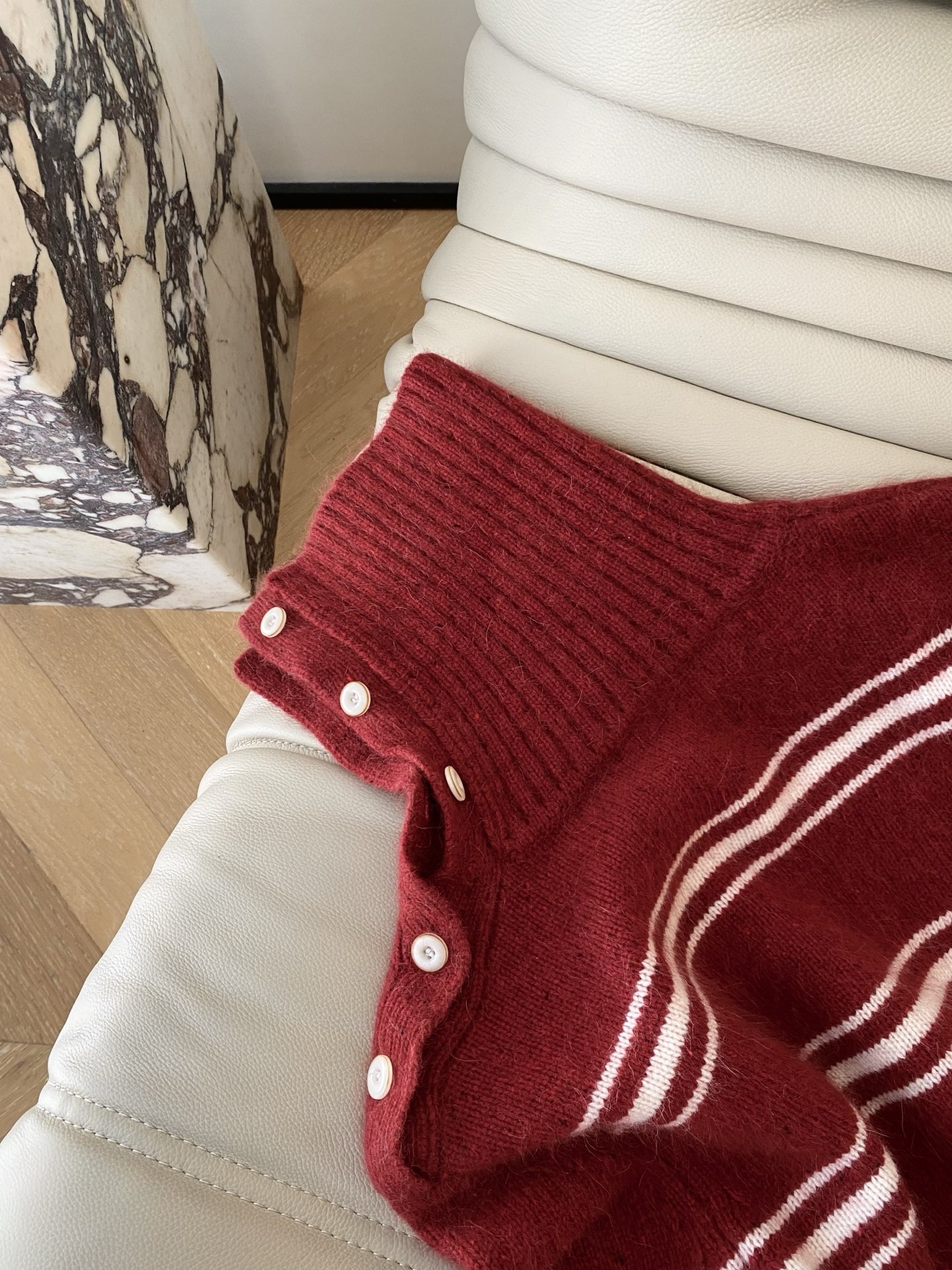 25。F秋冬 美式复古条纹毛衣 甄选优质原料100%极细羊毛亲肤柔软舒适 细条纹配上高领设计刚好贴合下颌