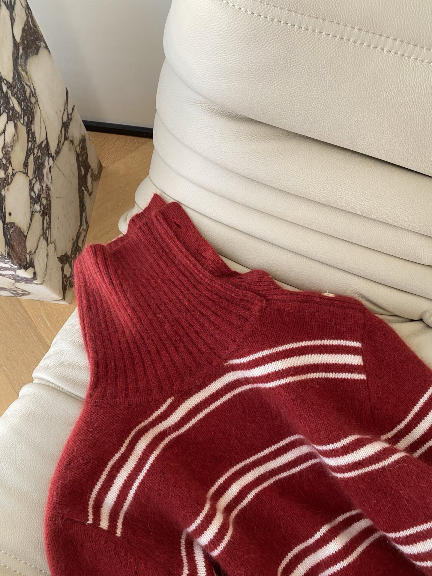 25。F秋冬 美式复古条纹毛衣 甄选优质原料100%极细羊毛亲肤柔软舒适 细条纹配上高领设计刚好贴合下颌