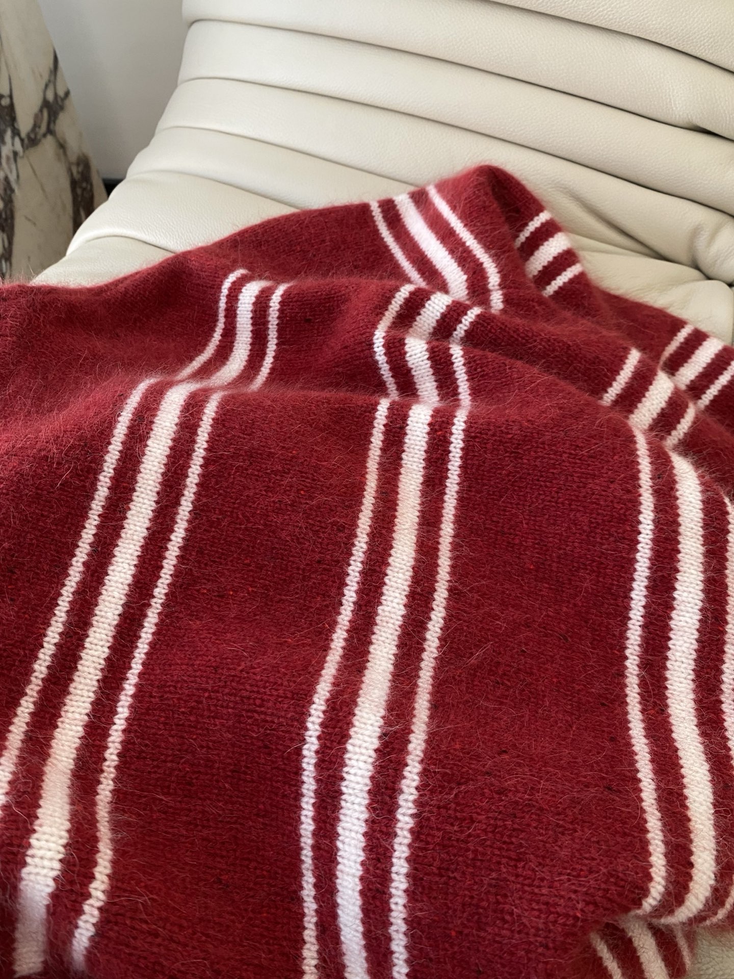 25。F秋冬 美式复古条纹毛衣 甄选优质原料100%极细羊毛亲肤柔软舒适 细条纹配上高领设计刚好贴合下颌