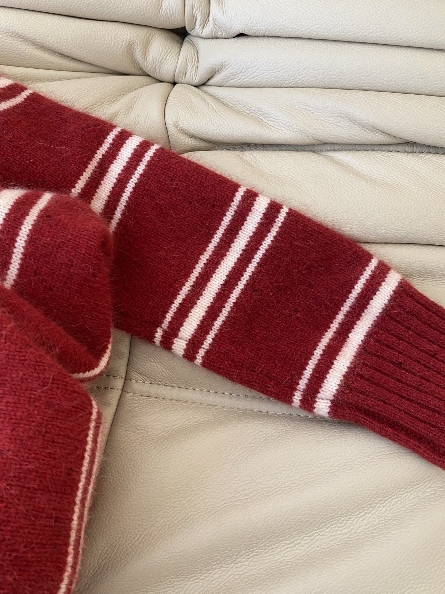 25。F秋冬 美式复古条纹毛衣 甄选优质原料100%极细羊毛亲肤柔软舒适 细条纹配上高领设计刚好贴合下颌