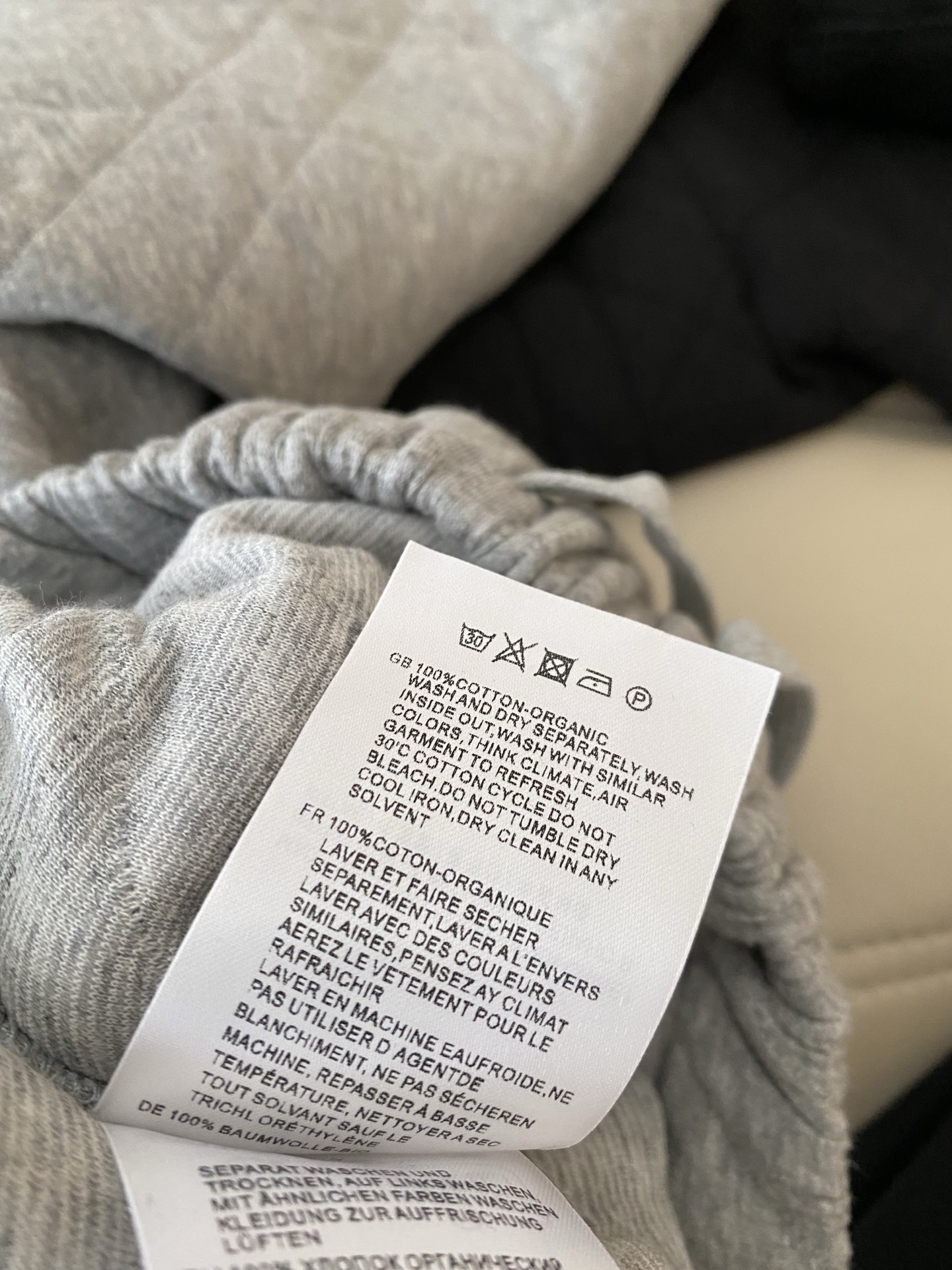 25。F秋冬 慵懒休闲棉棉菱格裤 一款能把时髦与保暖融为一体的裤子 菱格衔缝质感秒出摸上去富有厚度与弹性