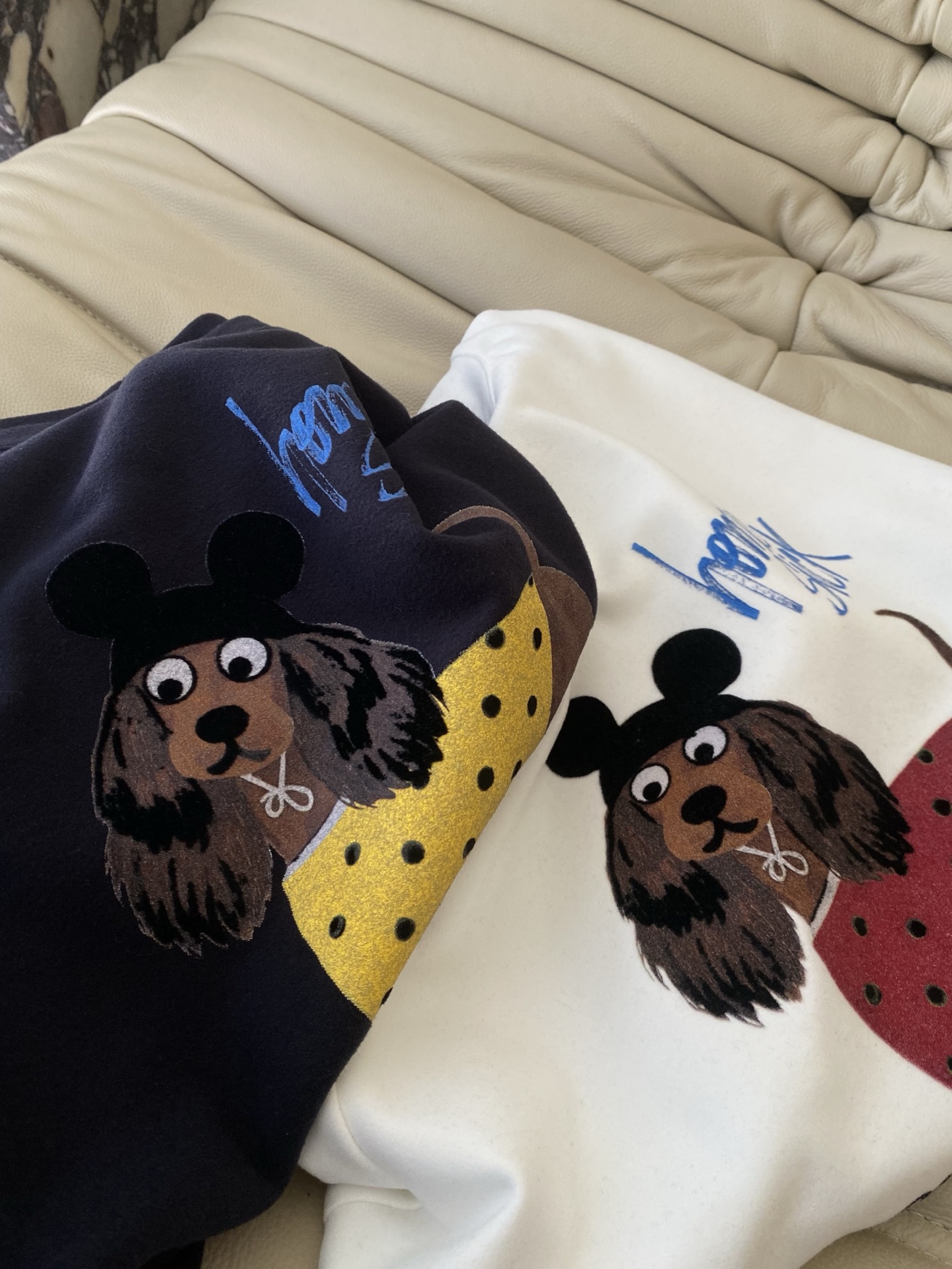 25。F秋冬 新款赵露思腊肠狗磨毛T恤 手感软糯细腻 手感非常舒服 质感超强 大身俏皮腊肠狗图案童趣减龄