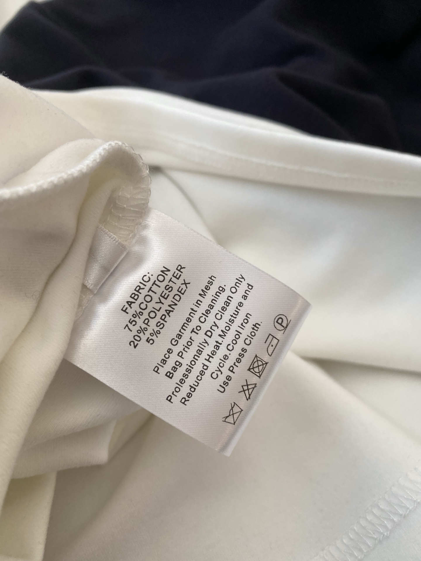 25。F秋冬 新款赵露思腊肠狗磨毛T恤 手感软糯细腻 手感非常舒服 质感超强 大身俏皮腊肠狗图案童趣减龄