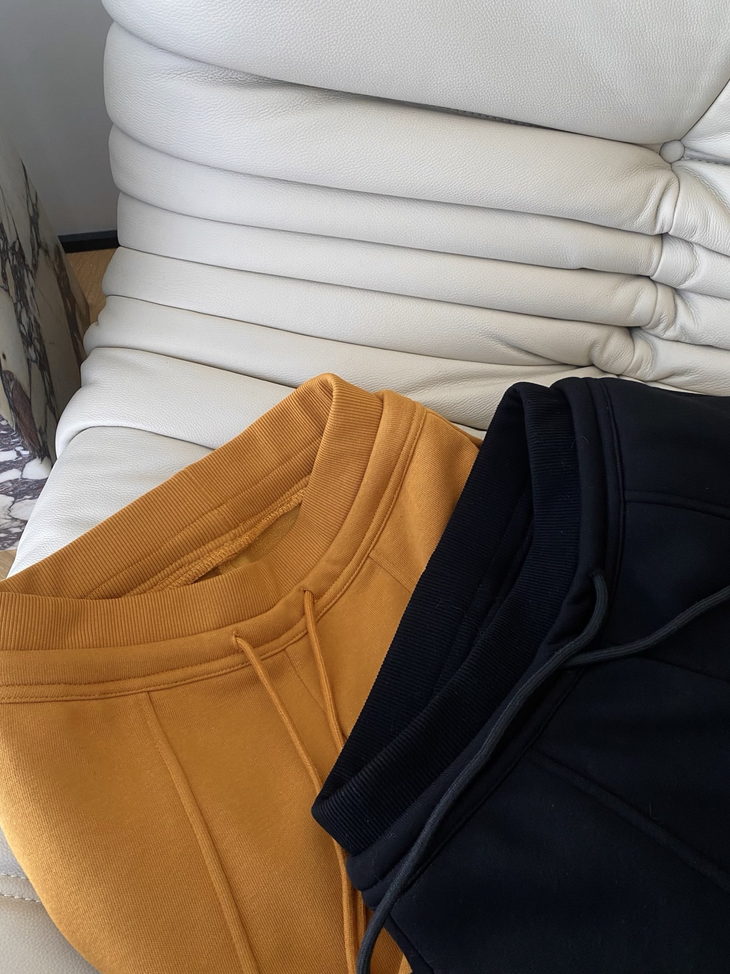 25。F秋冬 韩系糖果系松紧腰休闲束脚加绒卫裤 高腰收口的灯笼版型这个裤型 裤腿微微宽松 腰部做了松紧抽