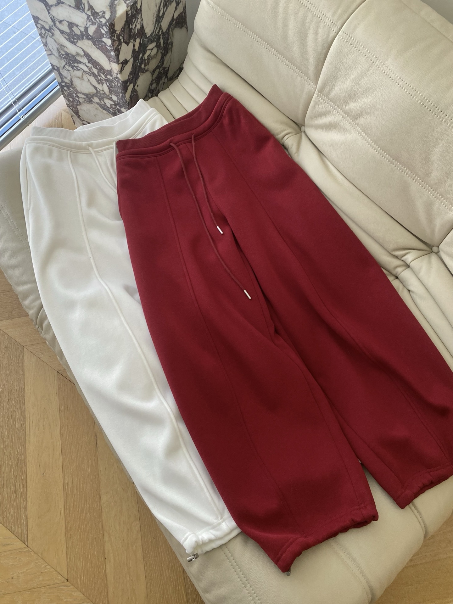 25。F秋冬 韩系糖果系松紧腰休闲束脚加绒卫裤 高腰收口的灯笼版型这个裤型 裤腿微微宽松 腰部做了松紧抽