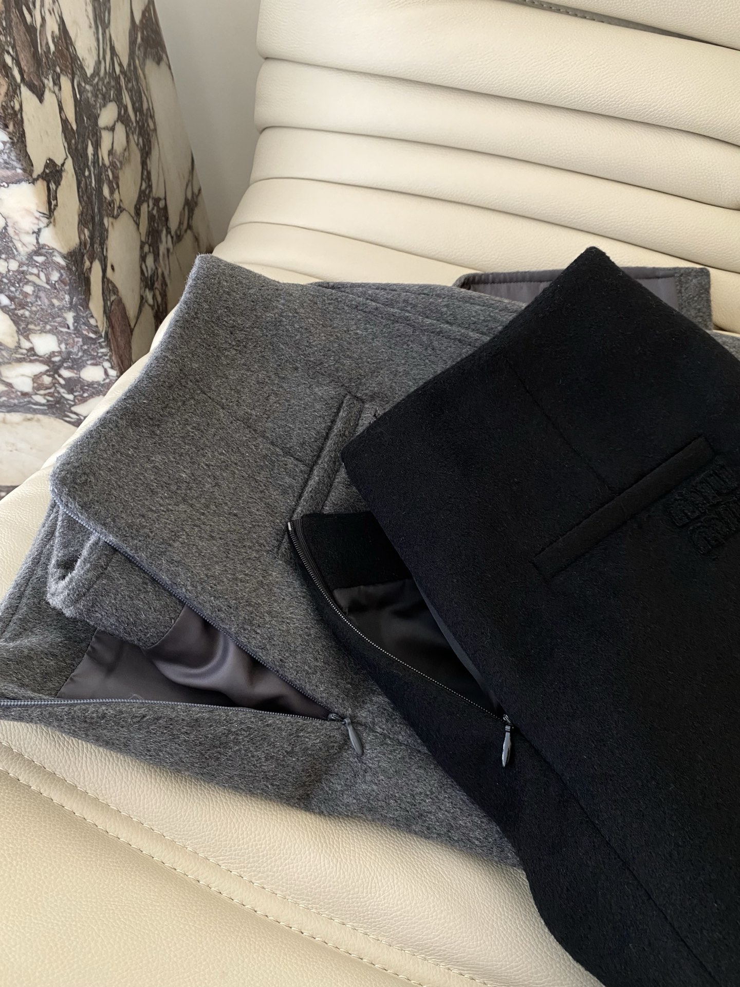 25。F秋冬logo毛呢裤裙 是秋冬衣橱的“万能搭配王”毛呢面料自带质感 A字版型修饰臀腿线条不管是搭配