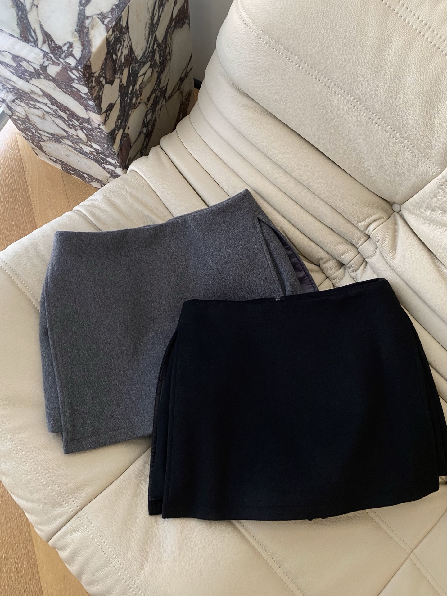 25。F秋冬logo毛呢裤裙 是秋冬衣橱的“万能搭配王”毛呢面料自带质感 A字版型修饰臀腿线条不管是搭配