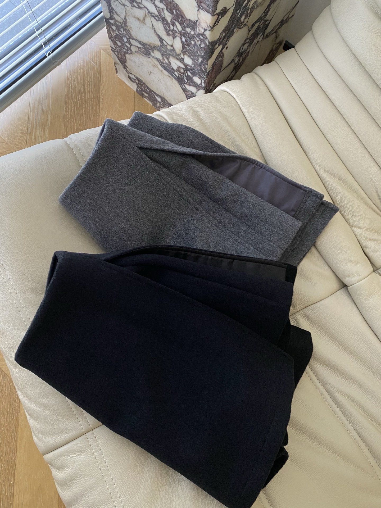 25。F秋冬logo毛呢裤裙 是秋冬衣橱的“万能搭配王”毛呢面料自带质感 A字版型修饰臀腿线条不管是搭配