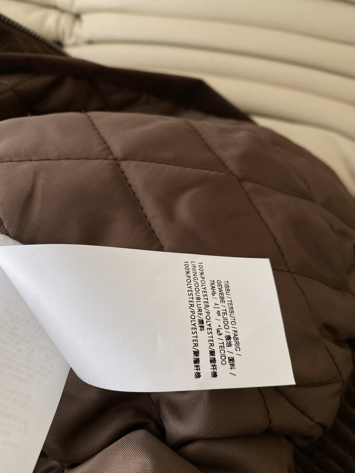 25。F复古工装风灯芯绒夹克翻领设计利落有型金属按扣与装饰扣眼细节满满 两侧大口袋兼具实用性与造型感 下