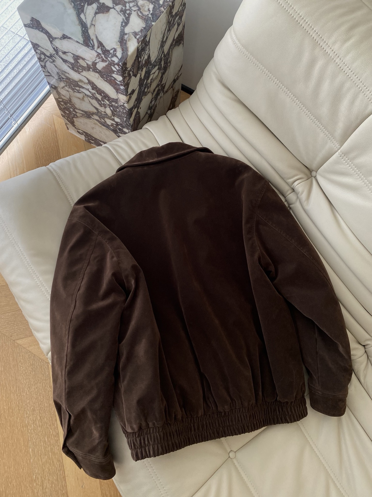 25。F复古工装风灯芯绒夹克翻领设计利落有型金属按扣与装饰扣眼细节满满 两侧大口袋兼具实用性与造型感 下