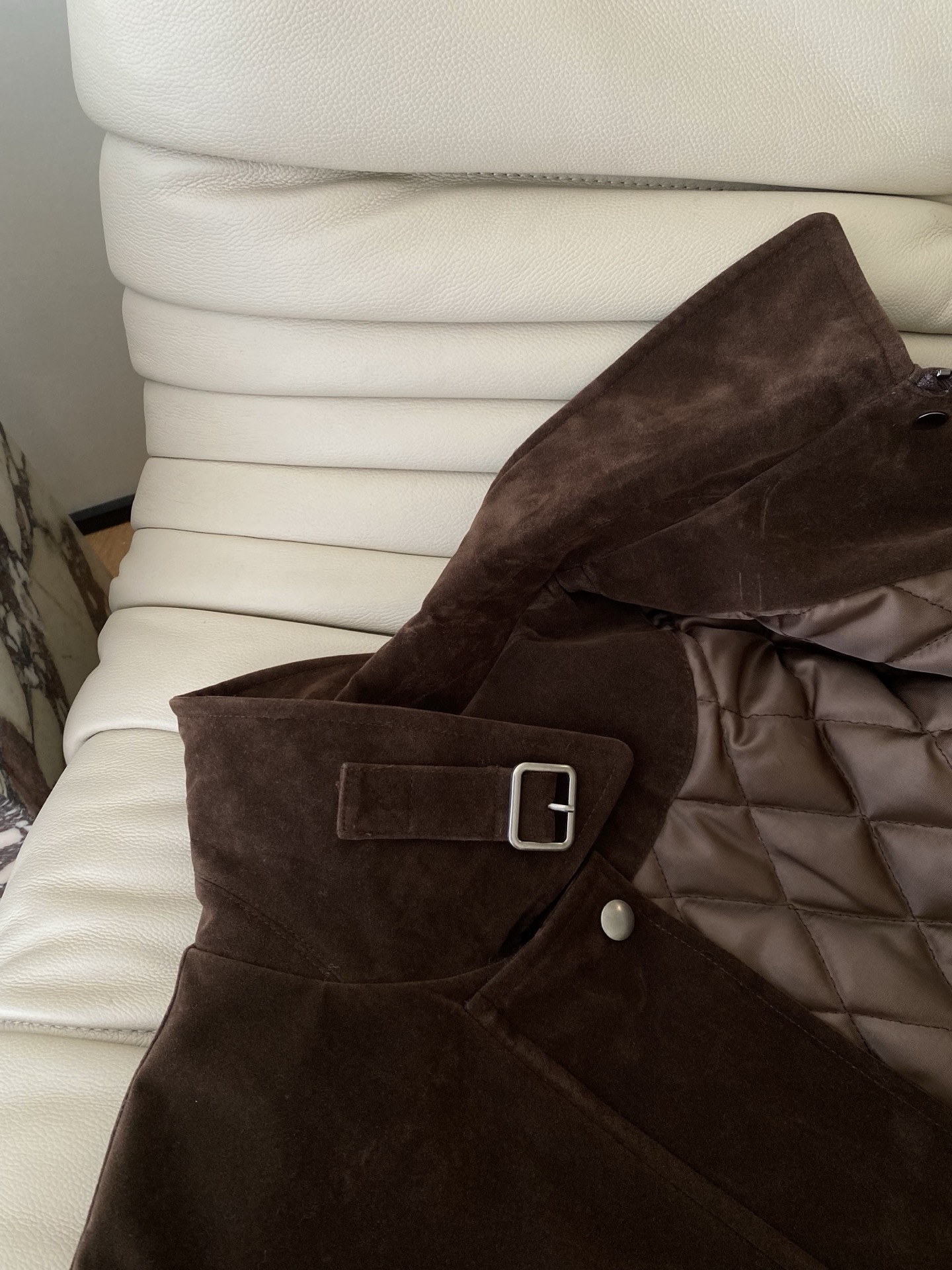 25。F复古工装风灯芯绒夹克翻领设计利落有型金属按扣与装饰扣眼细节满满 两侧大口袋兼具实用性与造型感 下